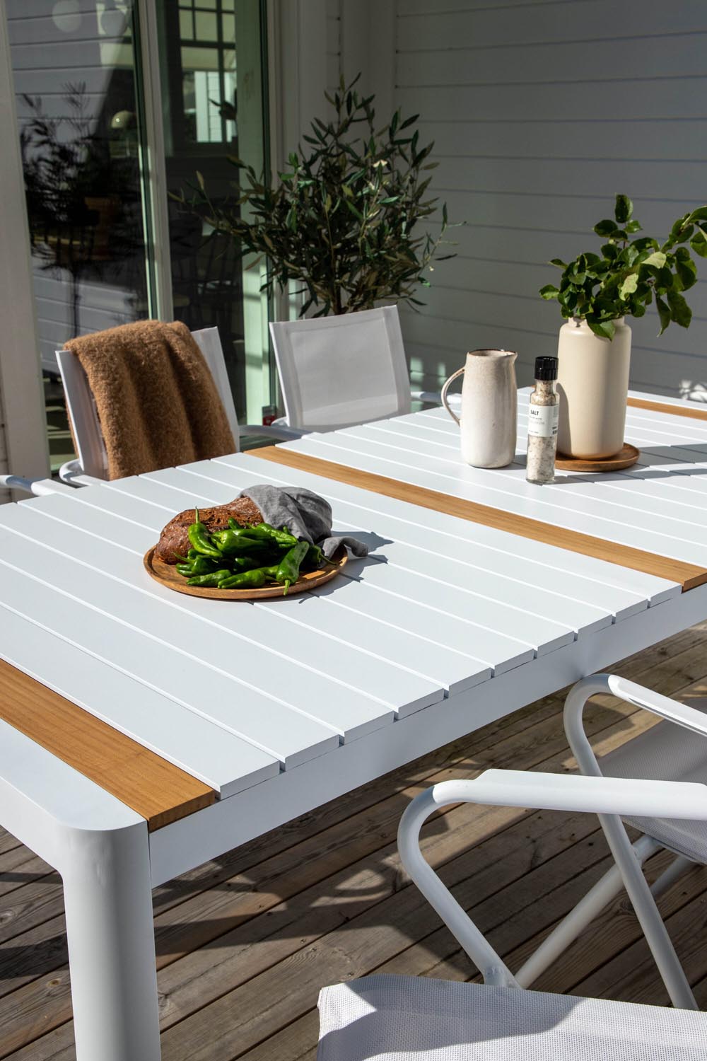 Togo Outdoor-Tischset + Alina 200cm/6St. in Weiss präsentiert im Onlineshop von KAQTU Design AG. Gartentischset ist von Venture Home