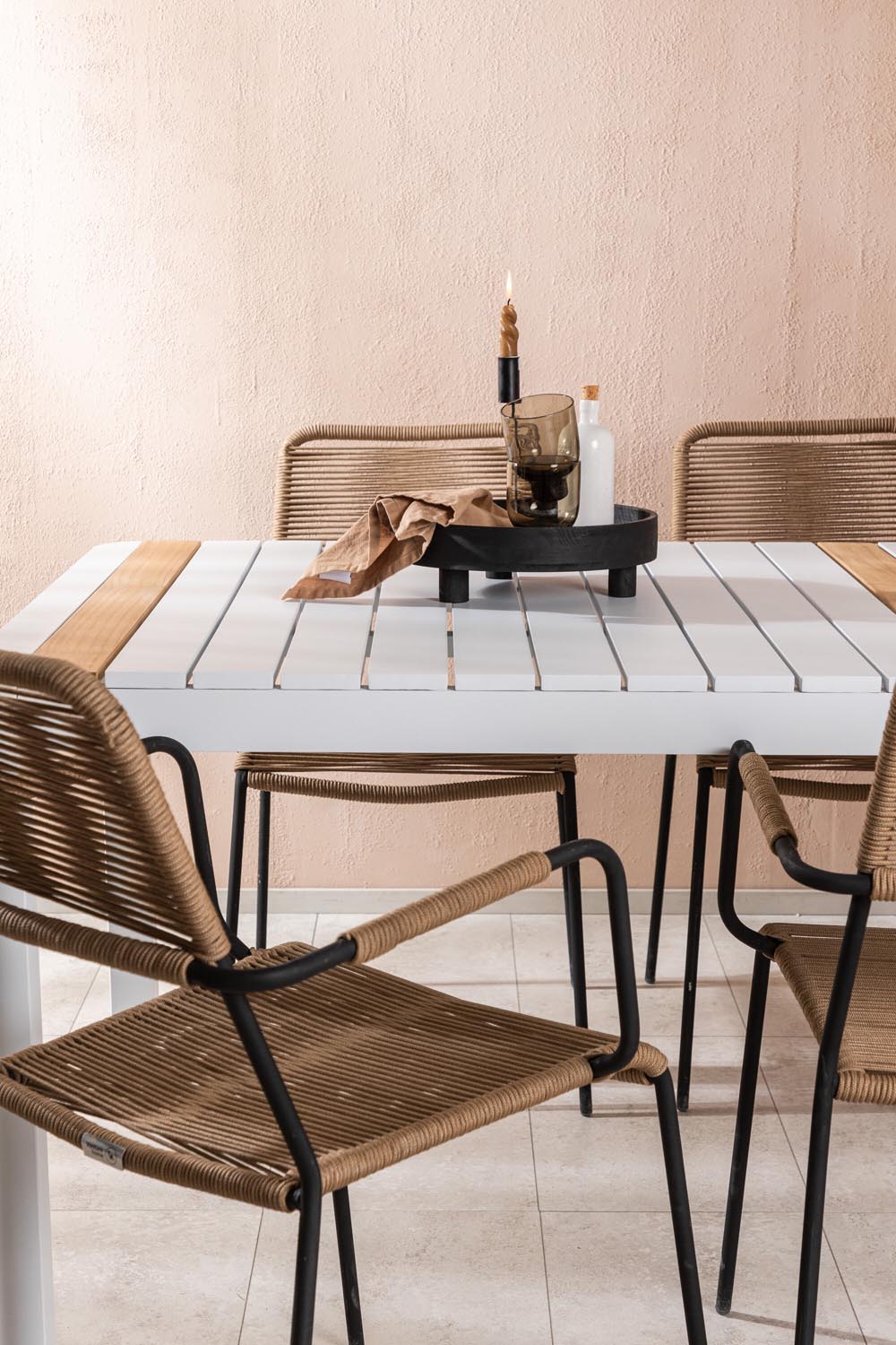 Togo Outdoor-Tischset + Lindos Armchair 200cm/6St. in Weiss / Natur präsentiert im Onlineshop von KAQTU Design AG. Gartentischset ist von Venture Home