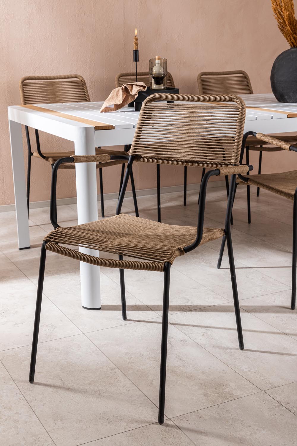 Togo Outdoor-Tischset + Lindos Armchair 200cm/6St. in Weiss / Natur präsentiert im Onlineshop von KAQTU Design AG. Gartentischset ist von Venture Home