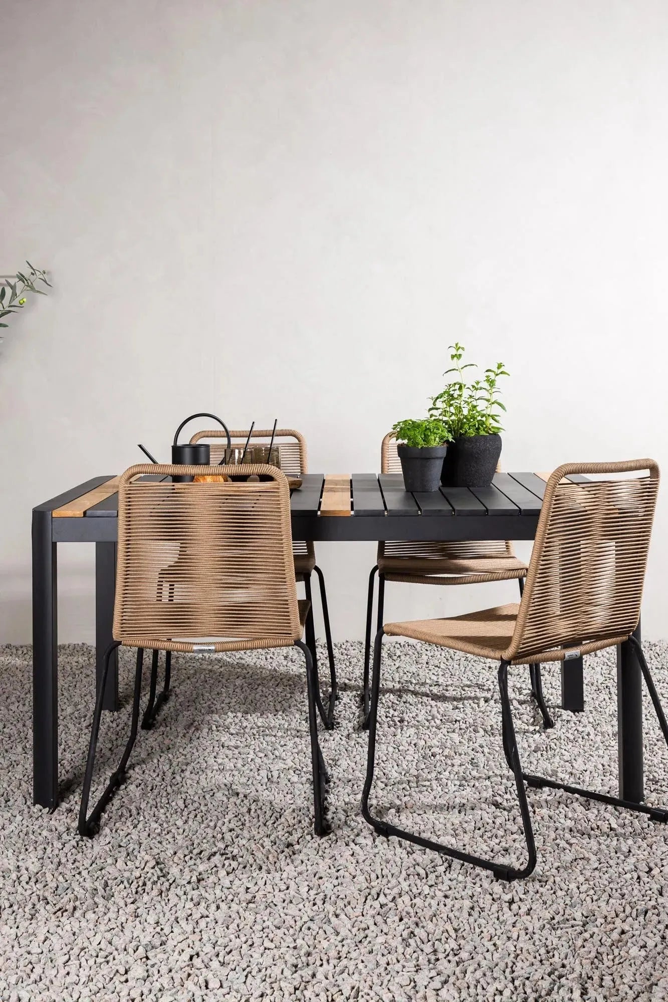 Stilvolles Togo Tischset für 4, perfekt für Ihren Garten von Venture Home.