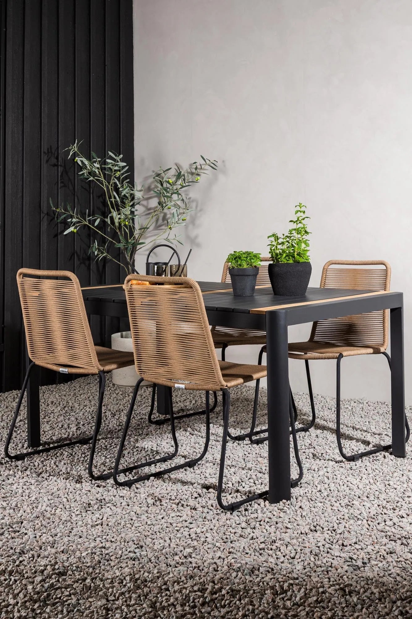 Venture Home Togo Set: Robustes Outdoor-Design für 4 Personen.