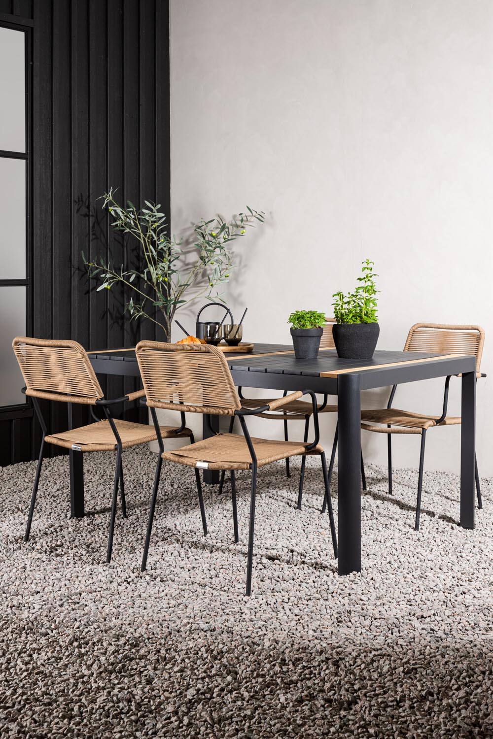 Togo Outdoor-Tischset + Lindos Armchair 150cm/4St. in Schwarz / Natur präsentiert im Onlineshop von KAQTU Design AG. Gartentischset ist von Venture Home