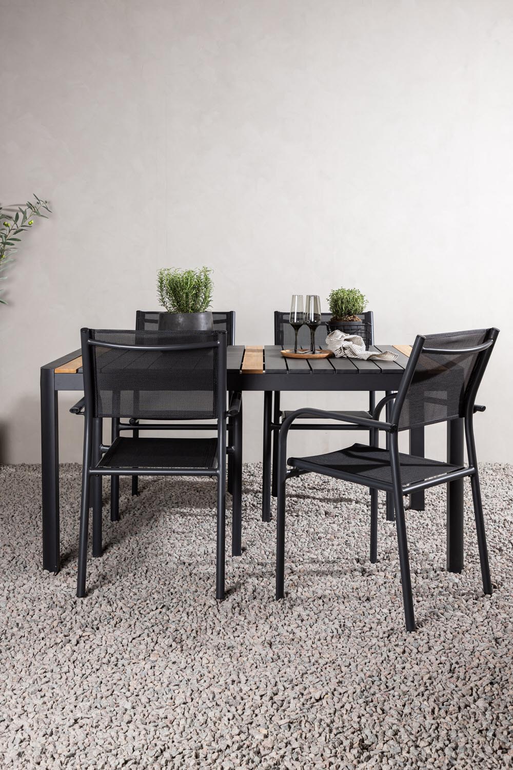Togo Outdoor-Tischset + Santorini 150cm/4St. in Schwarz präsentiert im Onlineshop von KAQTU Design AG. Gartentischset ist von Venture Home