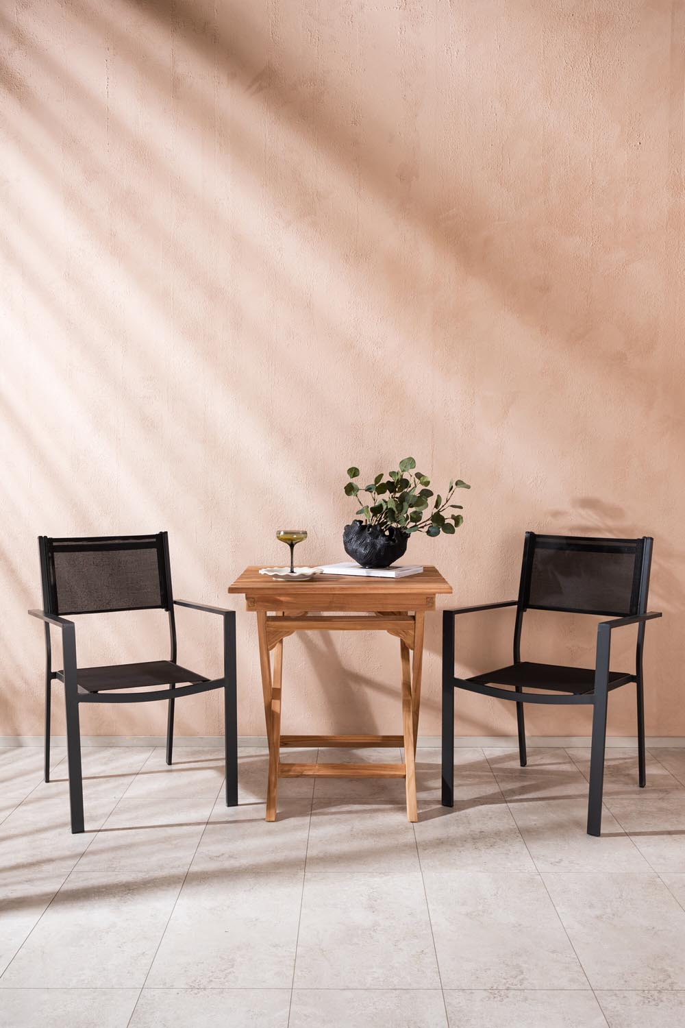Ghana Outdoor-Tischset + Copacabana 70cm/2St. in Schwarz präsentiert im Onlineshop von KAQTU Design AG. Gartentischset ist von Venture Home