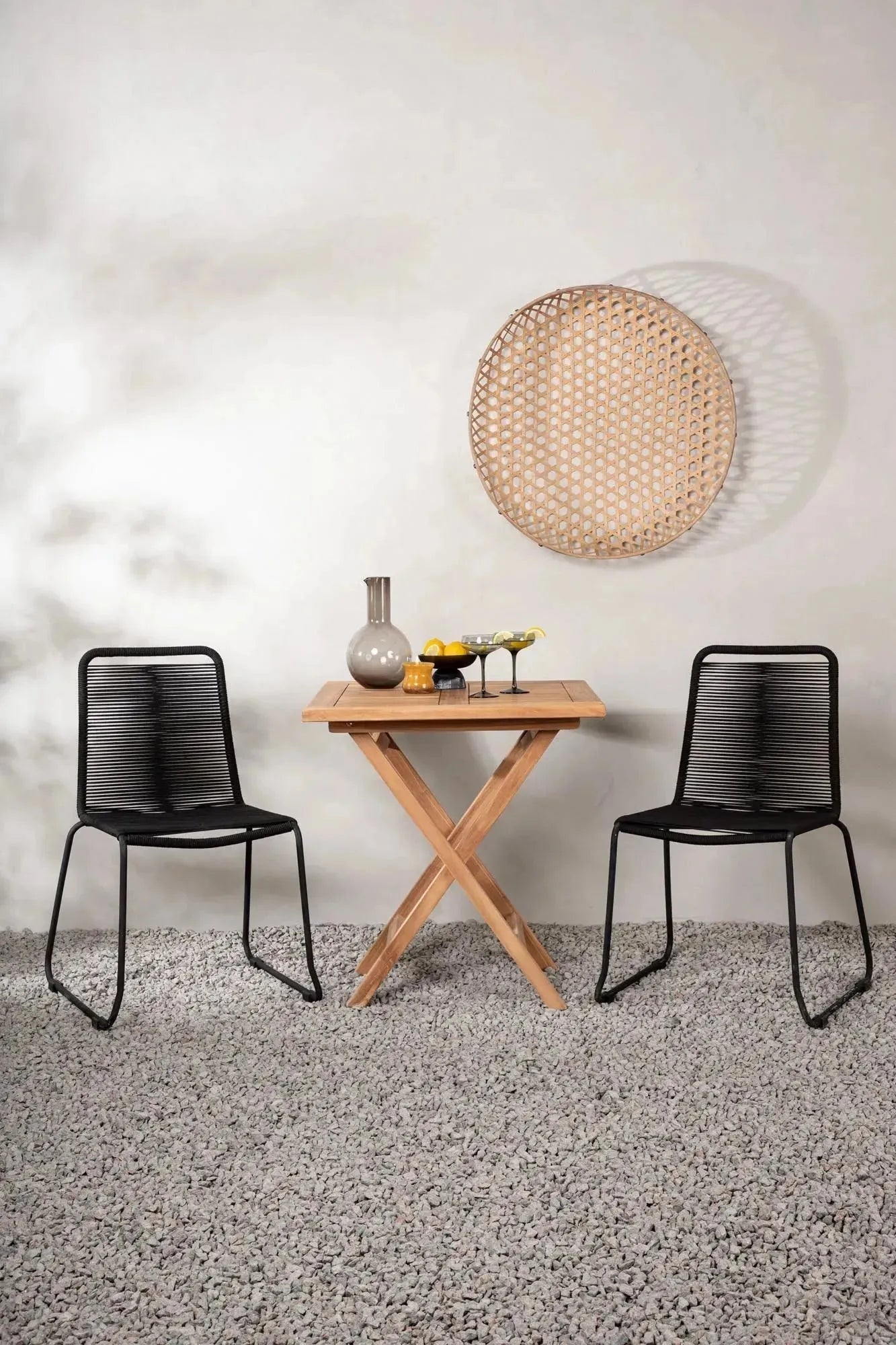 Robustes Kenya Tischset 70cm, 2 Stühle, perfekt für Outdoor-Genuss.
