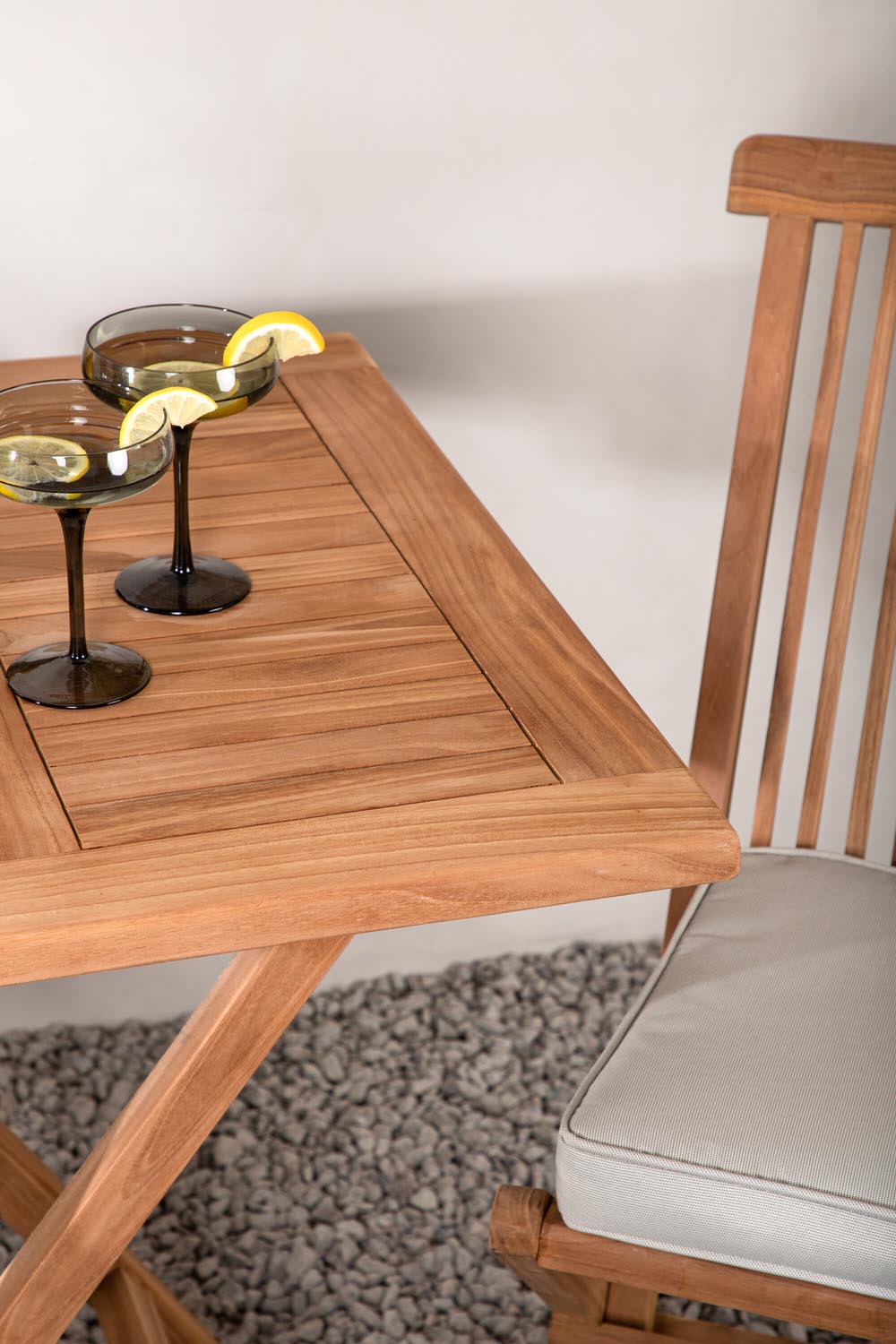 Kenya Outdoor-Klapptischset ohne Armlehene 70cm/2St. in Natur präsentiert im Onlineshop von KAQTU Design AG. Gartentischset ist von Venture Home
