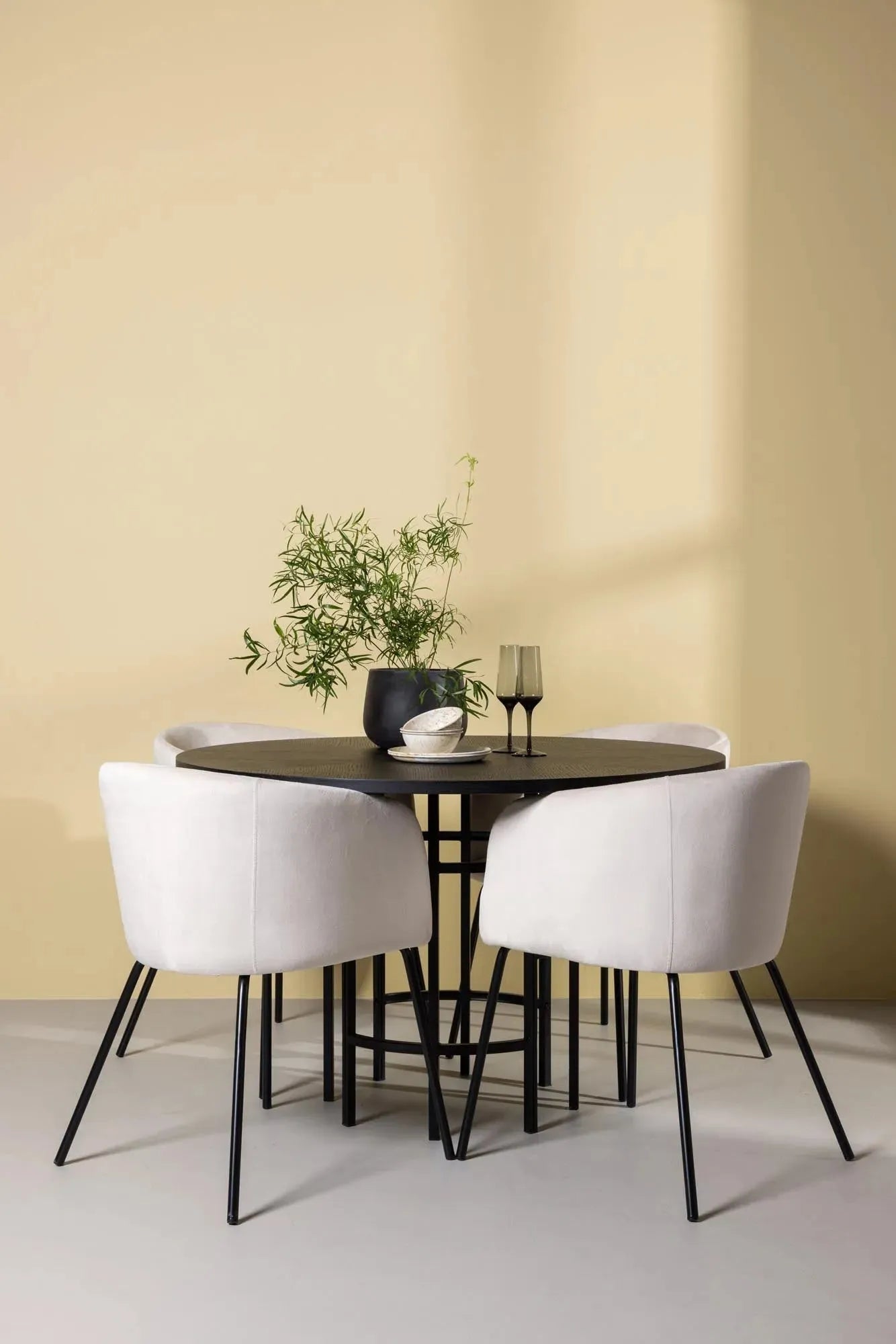 Modernes Esszimmerset Copenhagen + Berit für stilvolle Dinnerabende.
