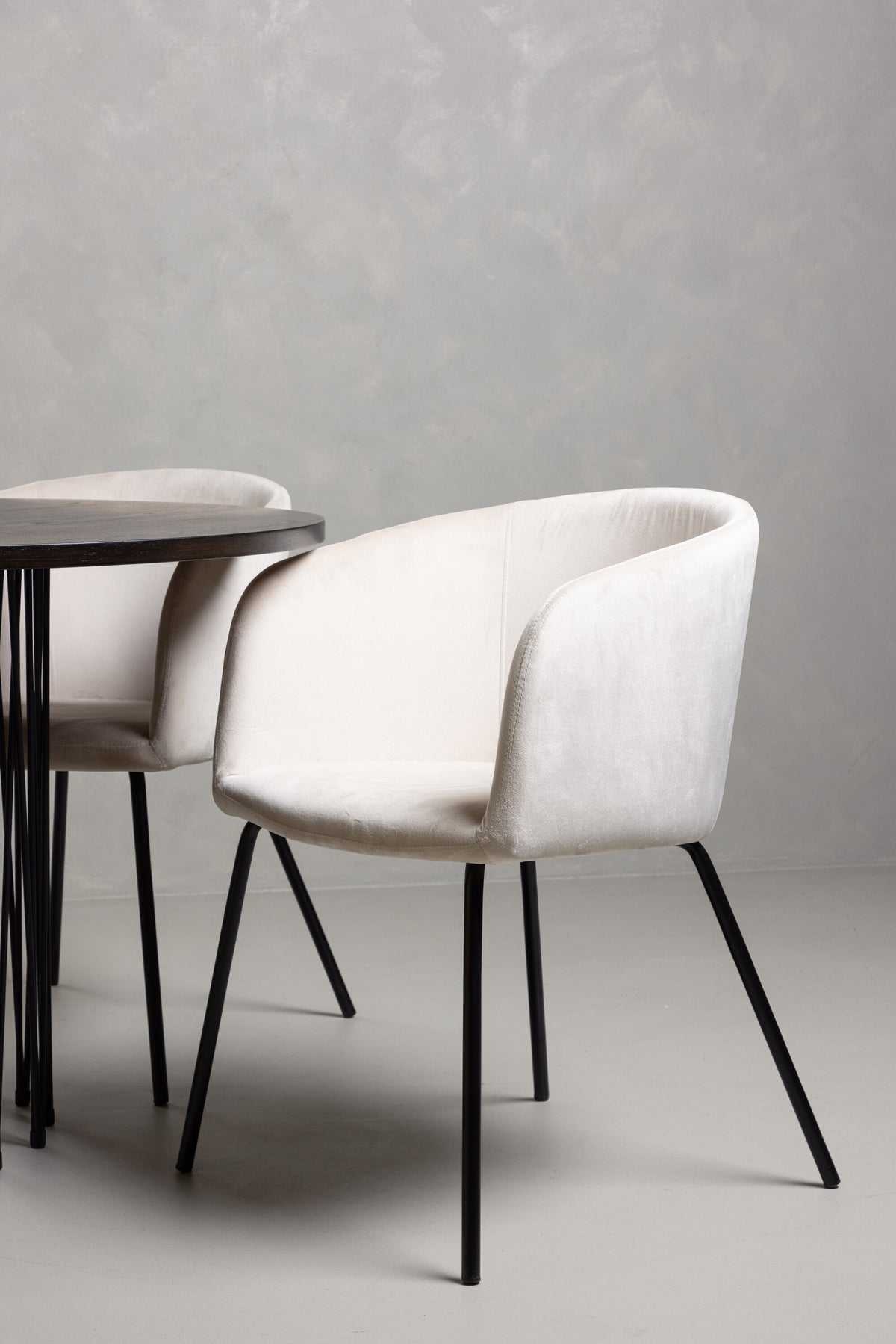 Stone Esszimmerset + Berit ⌀120cm/4St. in Beige, Schwarz präsentiert im Onlineshop von KAQTU Design AG. Esszimmerset ist von Venture Home