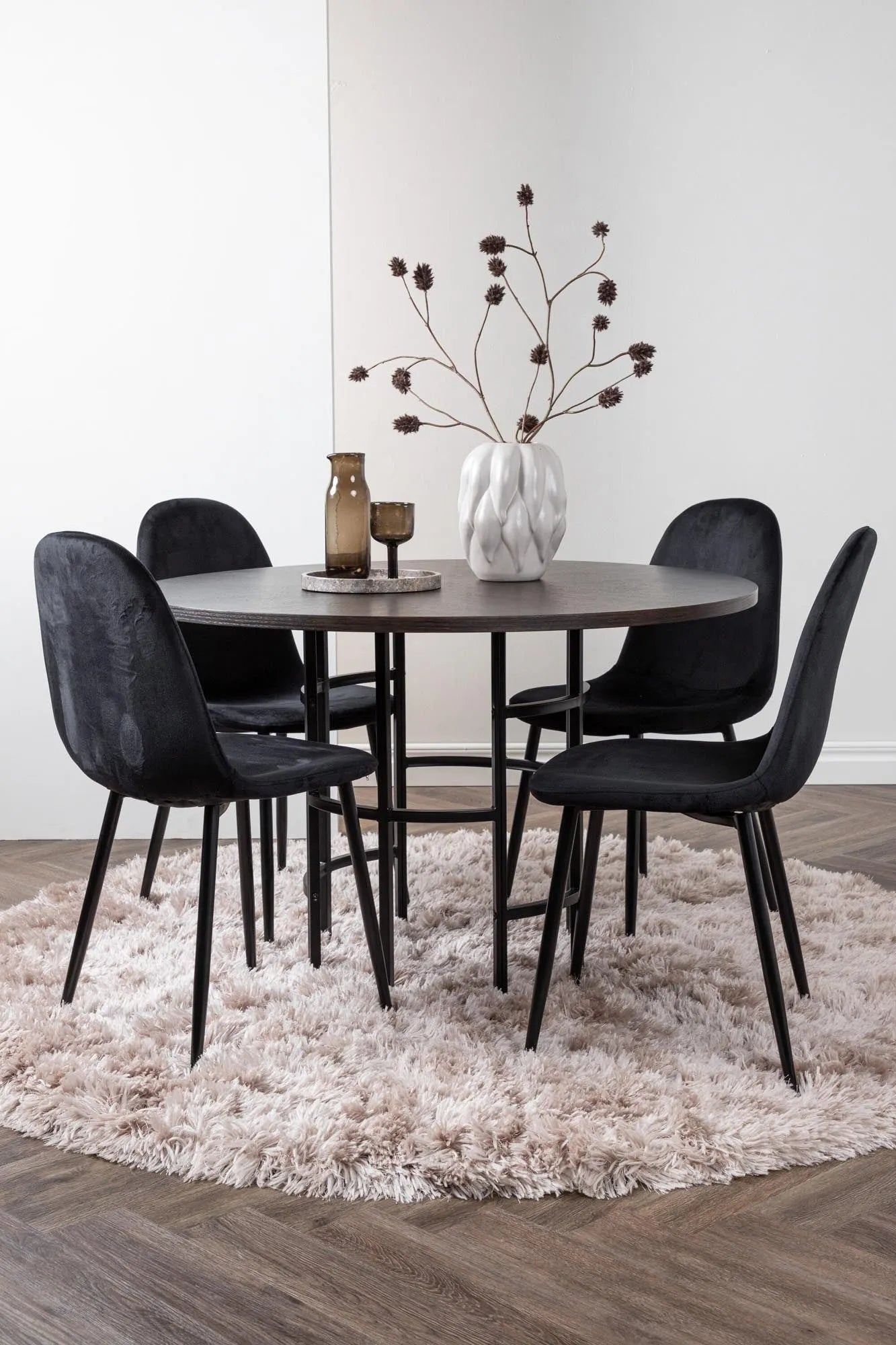 Skandinavisches Esszimmerset: Modernes Design für Ihr Zuhause.