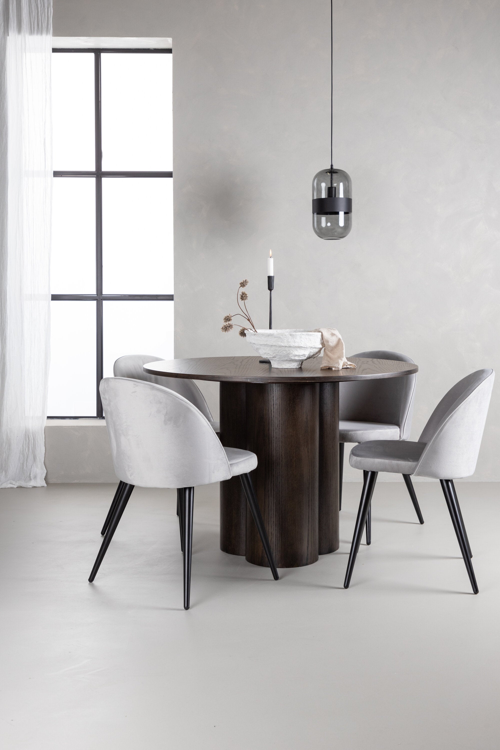 Olivia Esszimmer Set + Velvet ⌀110cm/4St. in Braun / Schwarzgrau präsentiert im Onlineshop von KAQTU Design AG. Esszimmerset ist von Venture Home