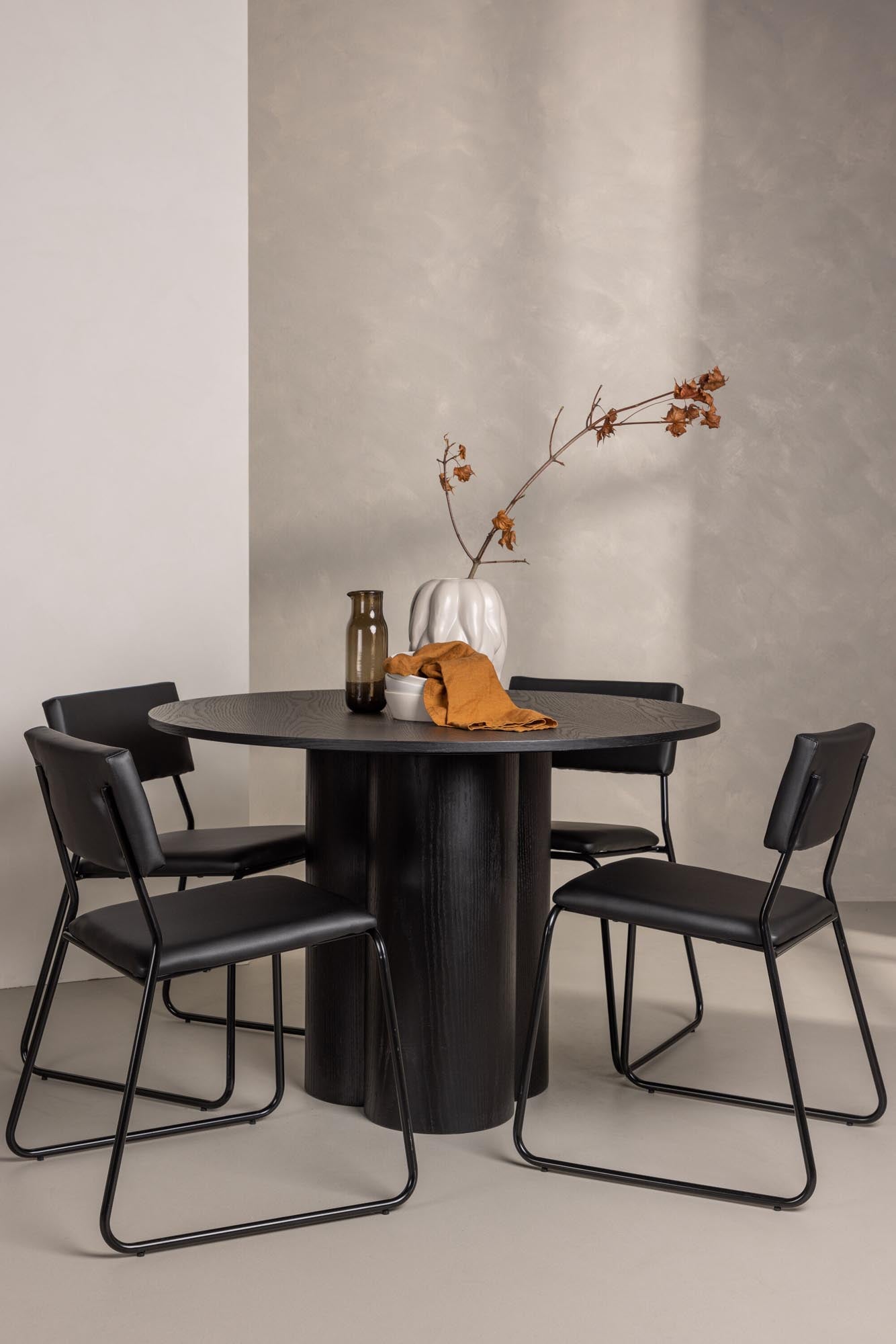 Elegantes Esszimmer Set Olivia mit Kenth Tisch (⌀110cm) und 4 stilvollen Stühlen. Ideal für modernes Wohnen und gesellige Runden.