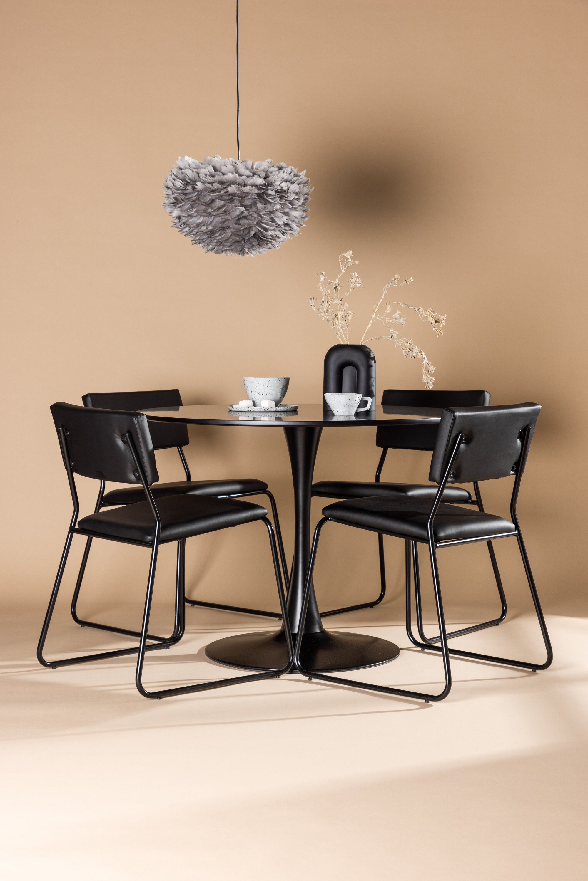 Glade Esszimmerset + Kenth ⌀100cm/4St. in Schwarz präsentiert im Onlineshop von KAQTU Design AG. Esszimmerset ist von Venture Home