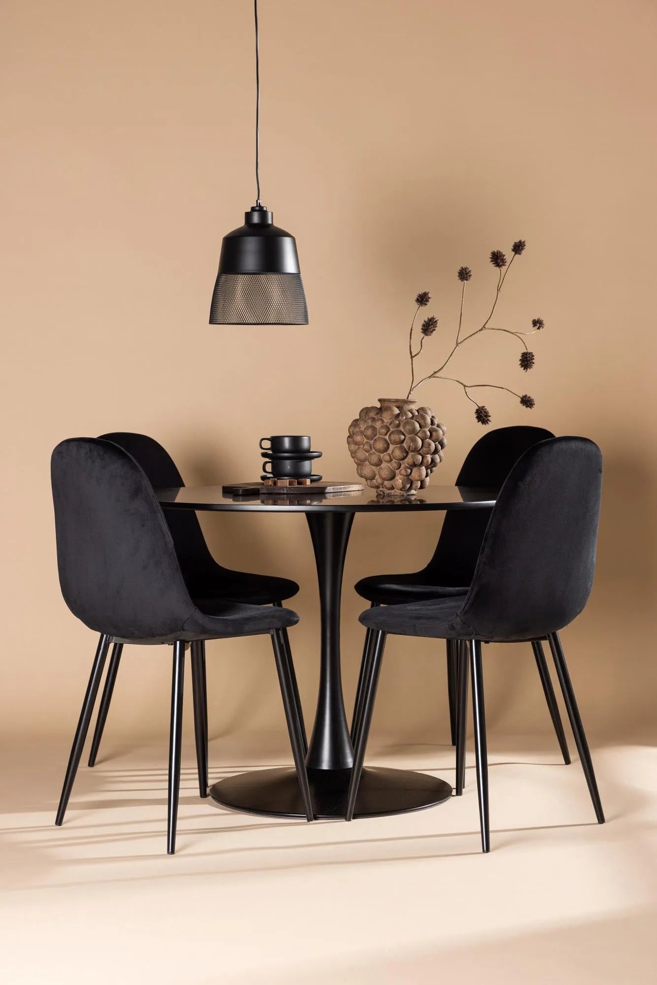 Elegantes Glade Esszimmerset: Polar Tisch 100cm mit 4 Stühlen.