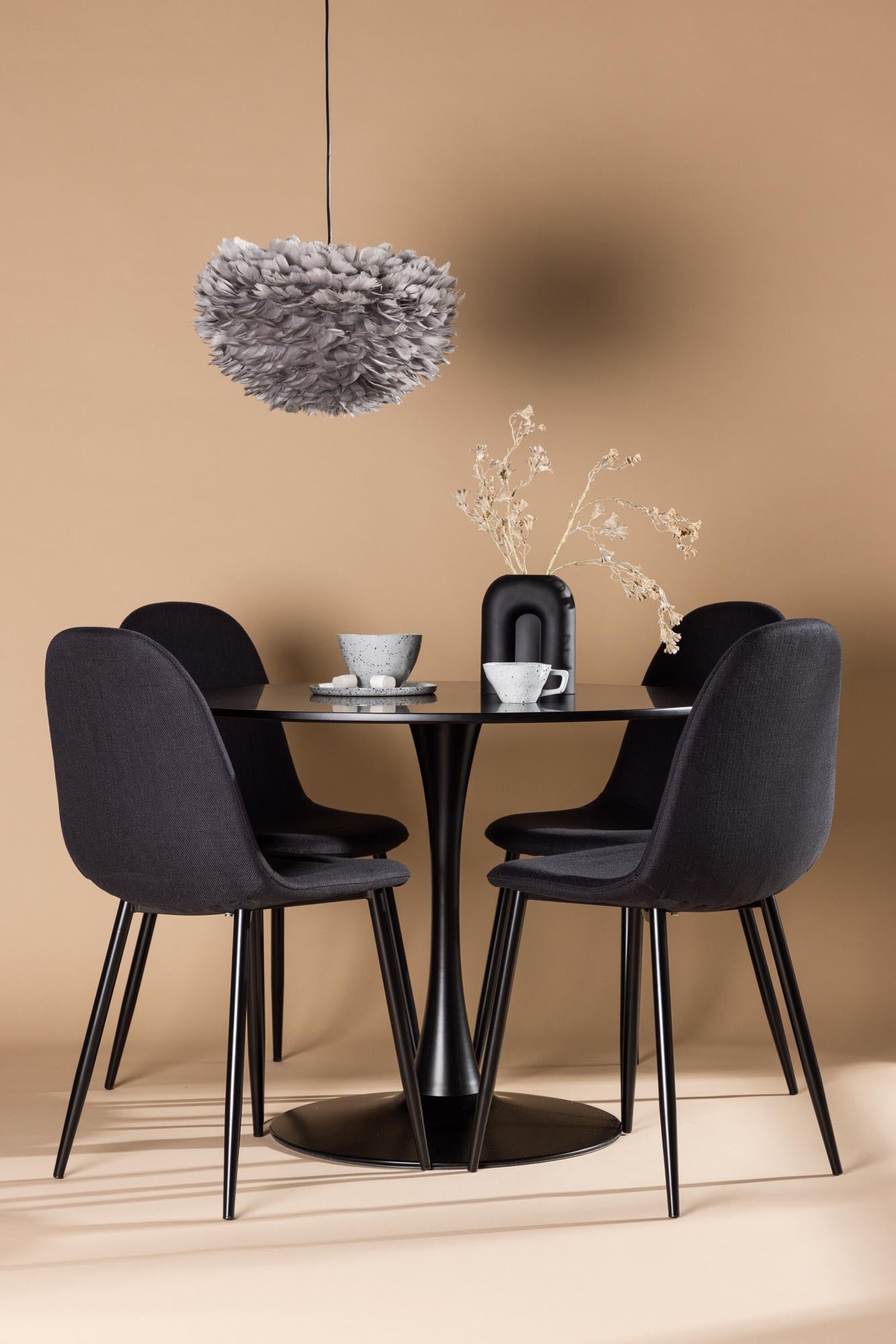Modernes Glade Esszimmerset von Venture Home: Runde Tischplatte (⌀100cm) und 4 stilvolle Stühle, perfekt für jedes Zuhause.