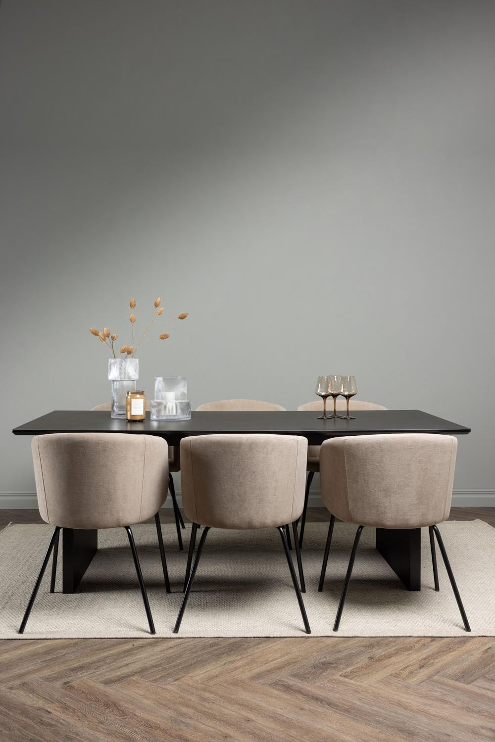 Vail Esszimmerset + Berit 200cm/6St. in Beige, Schwarz präsentiert im Onlineshop von KAQTU Design AG. Esszimmerset ist von Venture Home