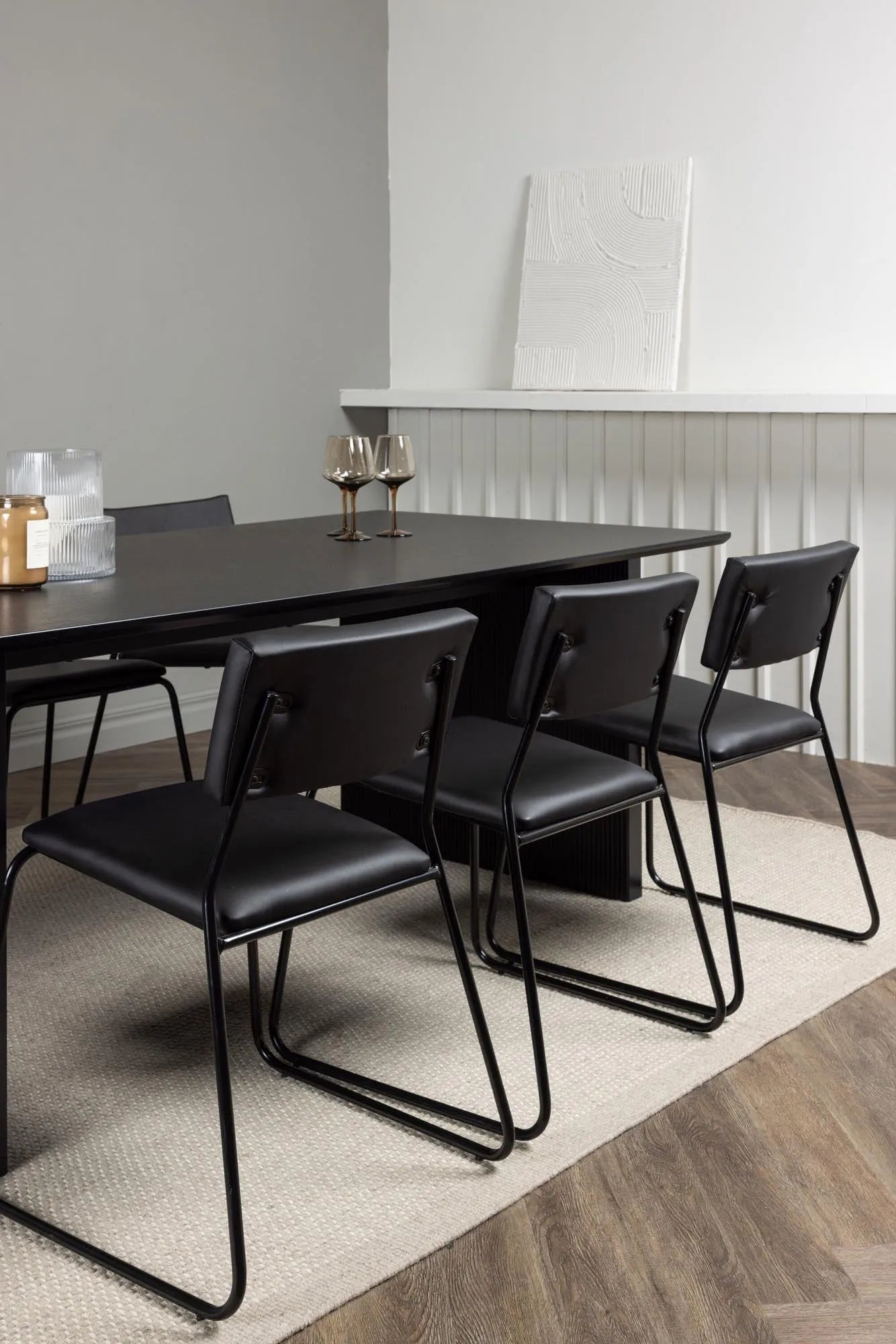 Modernes Vail Esstischset für 6, ideal für stilvolle Mahlzeiten.