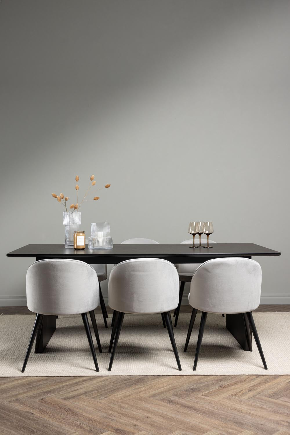Vail Esszimmerset + Velvet 200cm/6St. in Schwarzgrau präsentiert im Onlineshop von KAQTU Design AG. Esszimmerset ist von Venture Home