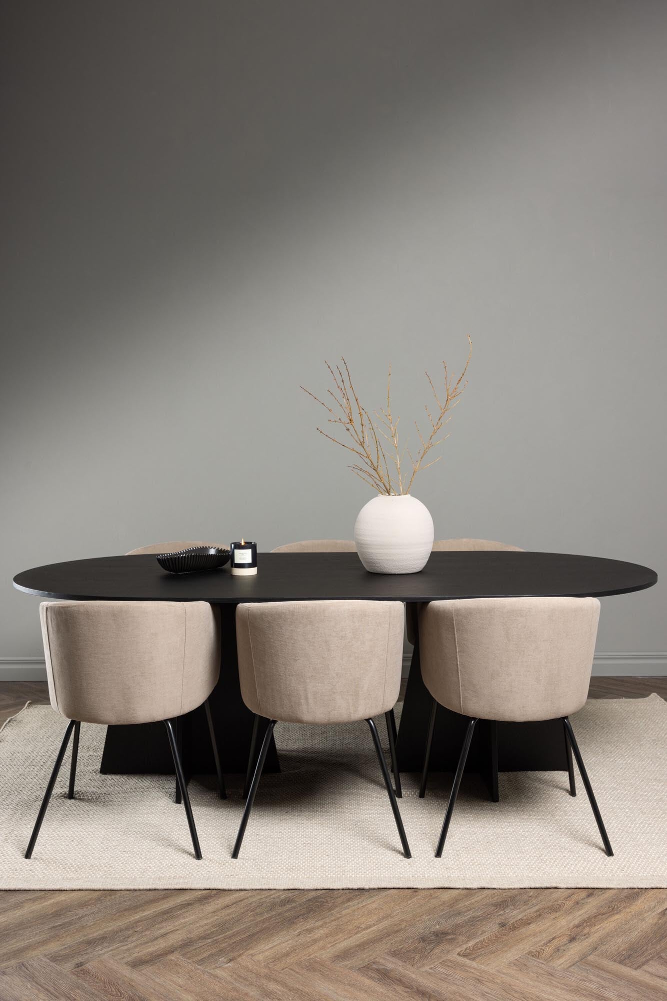 Modernes Vail Esszimmerset mit 200 cm Tisch und 6 stilvollen Polar-Stühlen. Ideal für gesellige Abende und stilvolle Einrichtung.