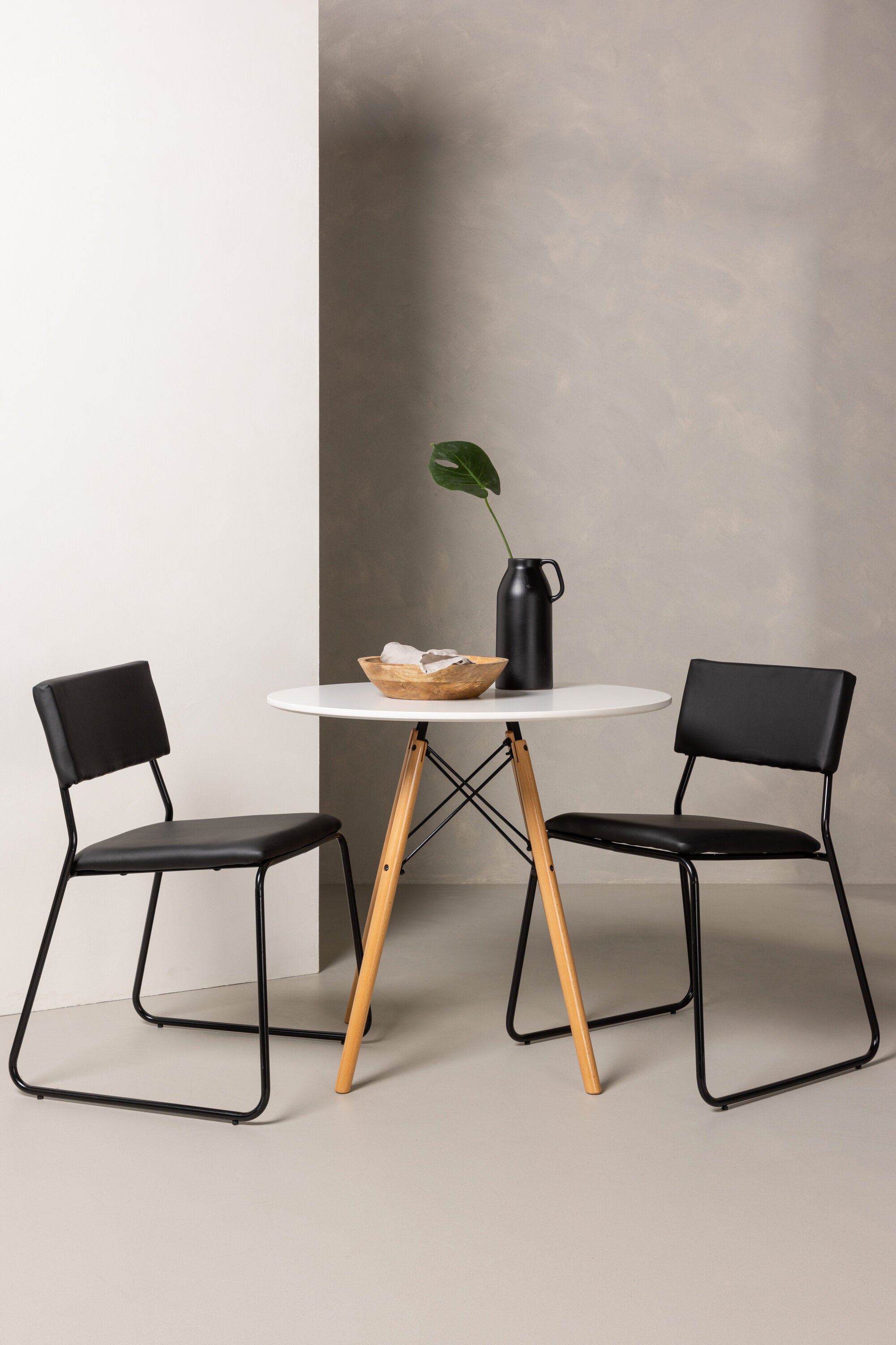 Danburi Esszimmerset + Kenth ⌀60cm/2St. in Schwarz präsentiert im Onlineshop von KAQTU Design AG. Esszimmerset ist von Venture Home