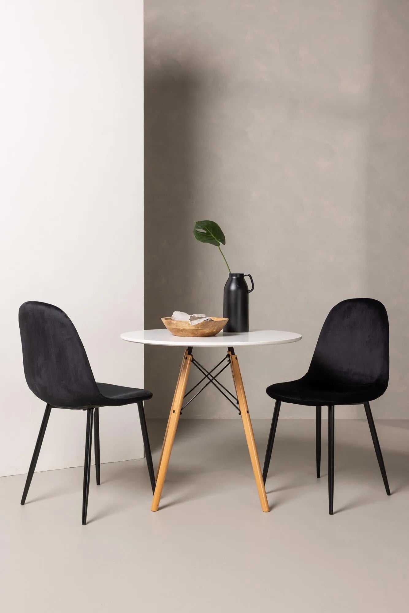 Elegantes Danburi Esszimmerset mit Polar Tisch für modernes Wohnen.
