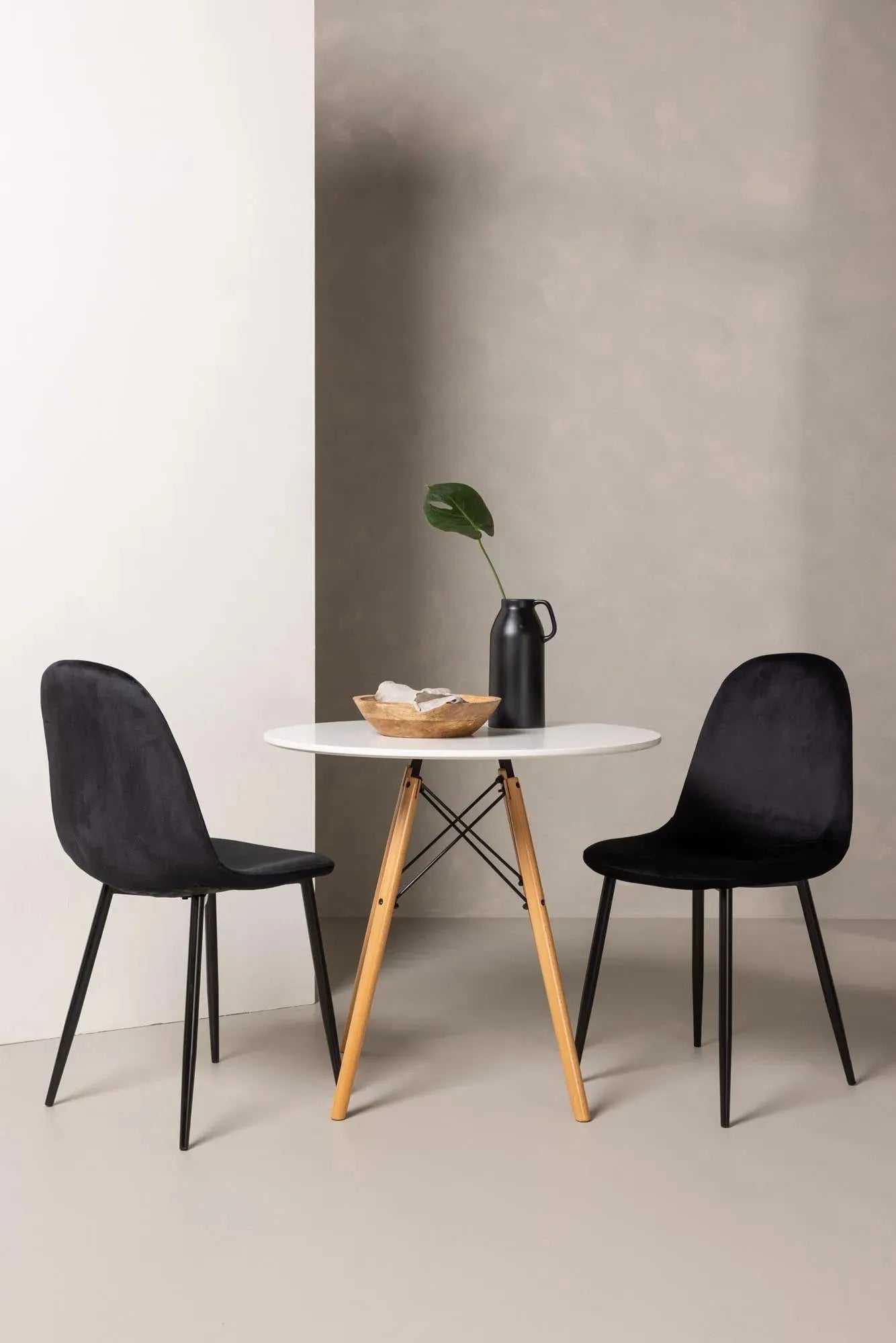 Elegantes Danburi Esszimmerset mit Polar Tisch für modernes Wohnen.