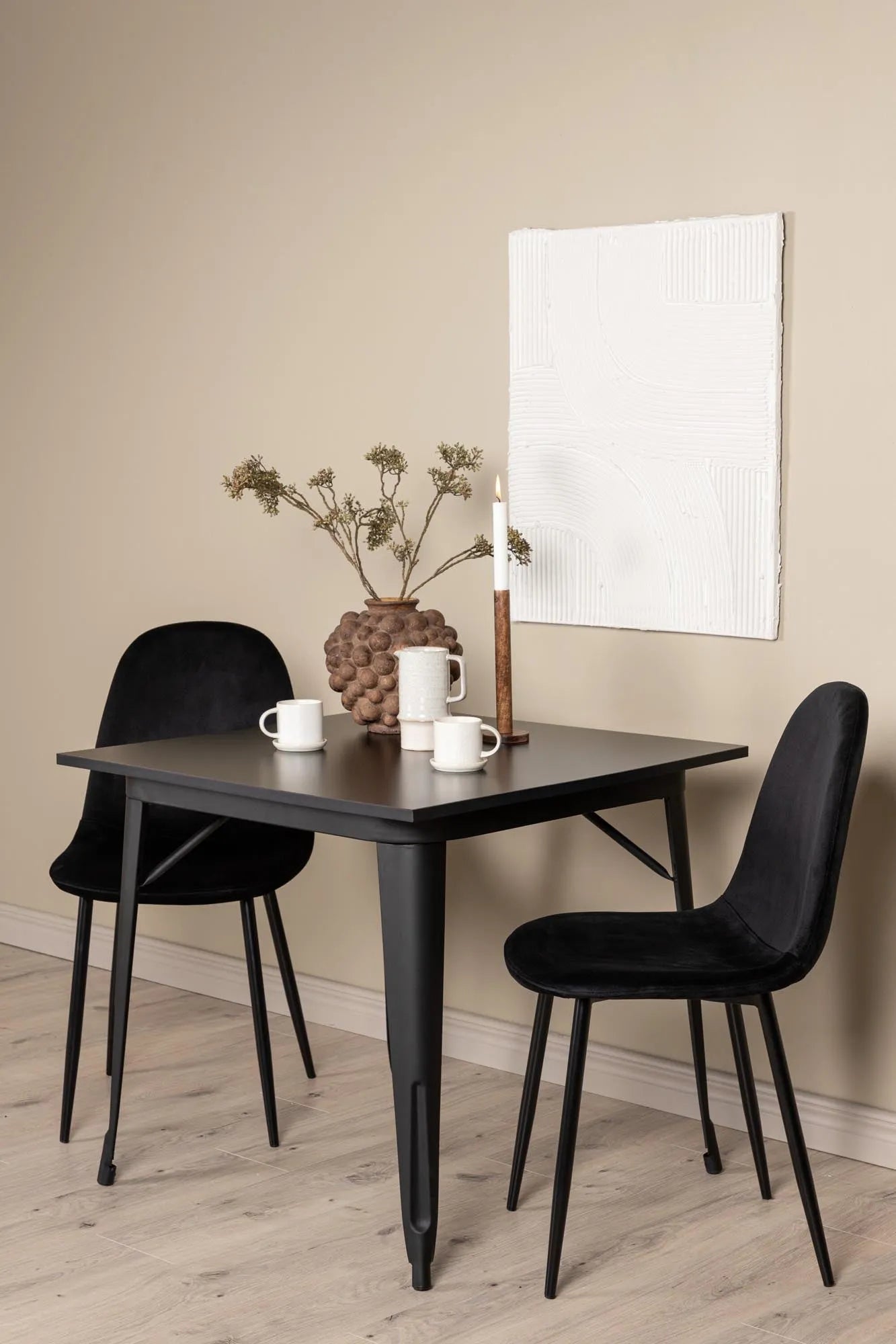 Modernes Tempe Esszimmerset mit 80cm Polar Stühlen von Venture Home.