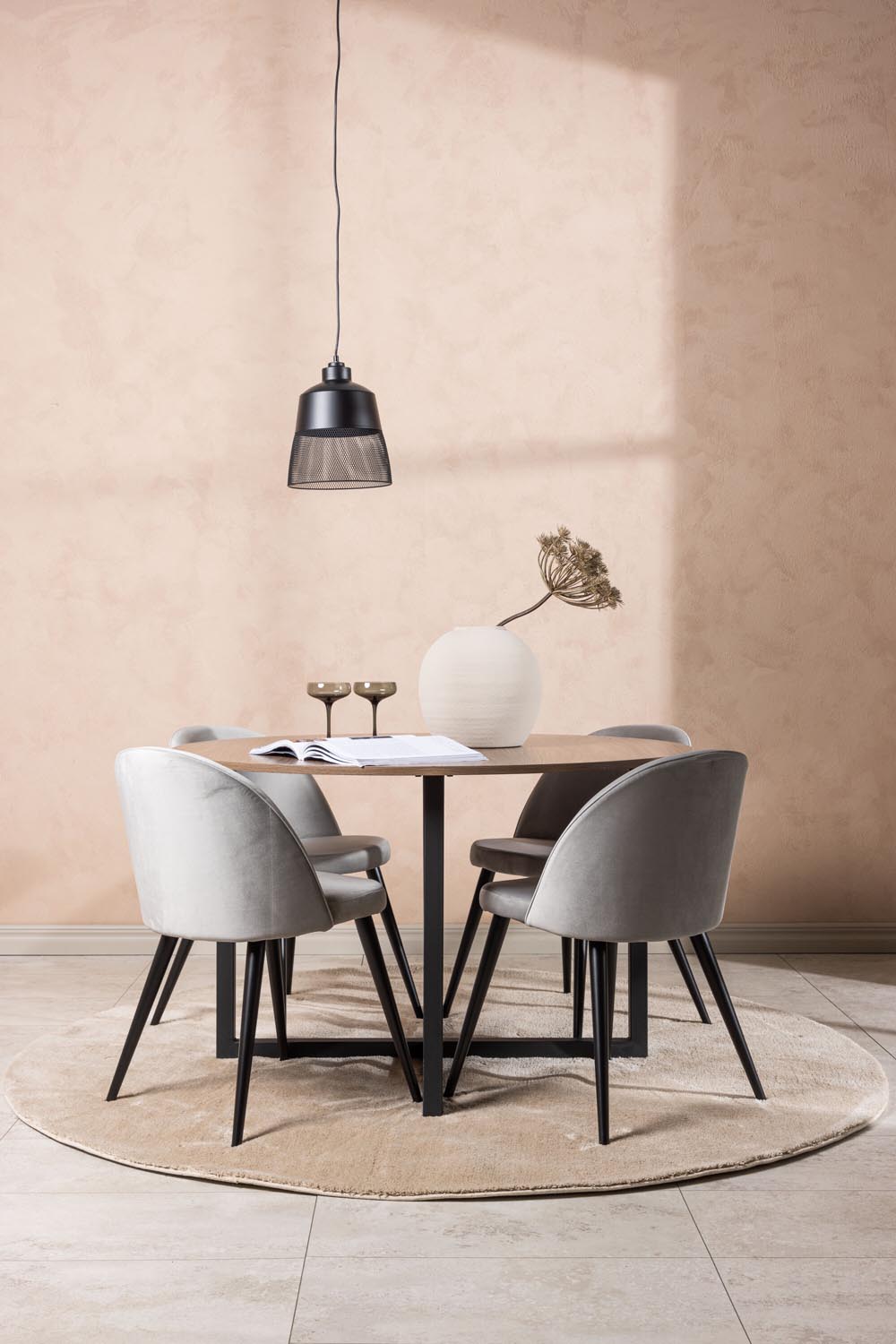 Durango Esszimmerset + Velvet ⌀120cm/4St. in Schwarzgrau präsentiert im Onlineshop von KAQTU Design AG. Esszimmerset ist von Venture Home
