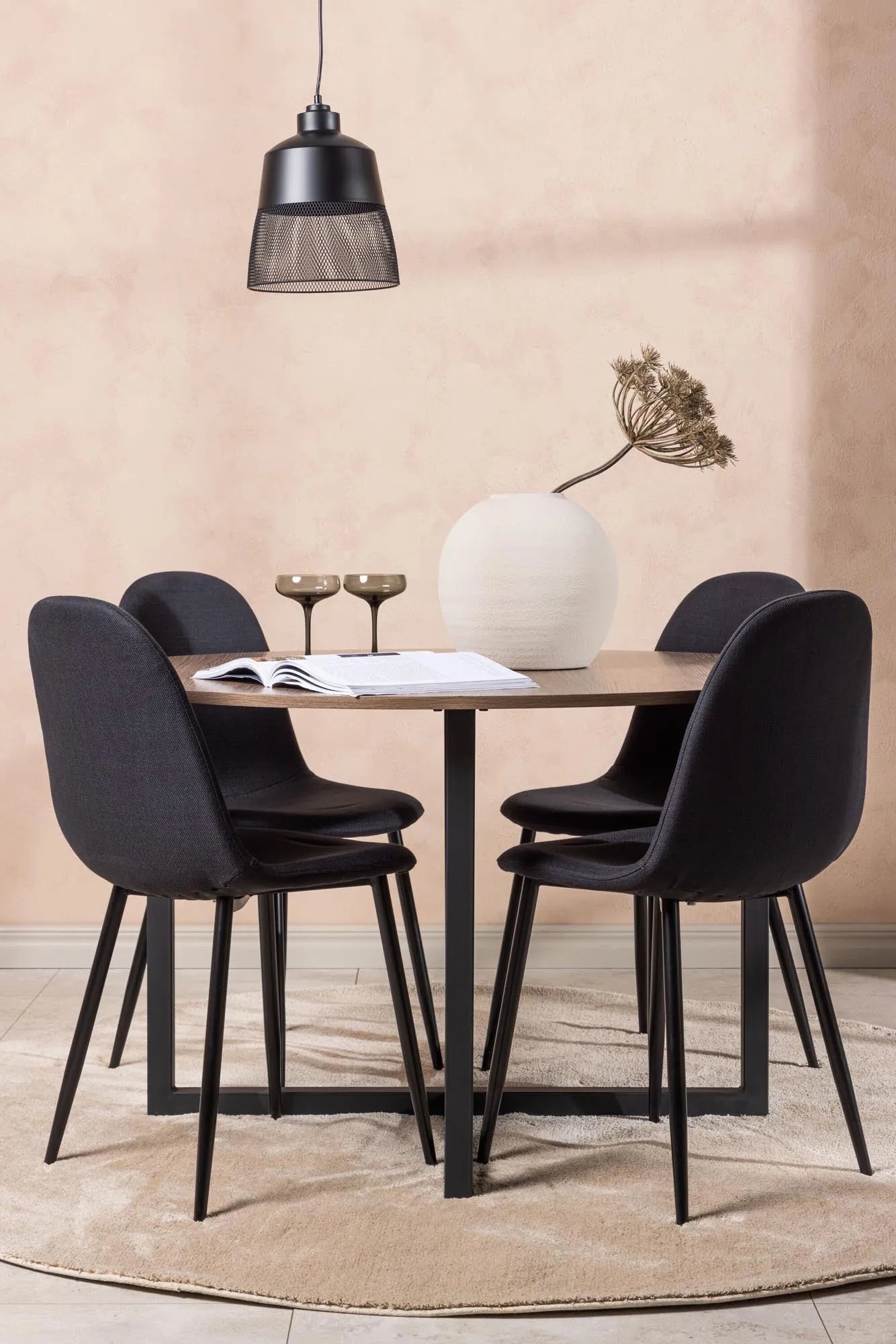 Elegantes Esszimmerset Durango + Polar für stilvolle Mahlzeiten.