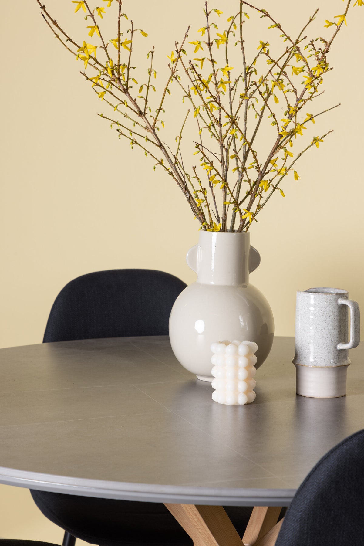 Piazza Esstisch + 4 x Polar Esszimmerstuhl in Schwarz präsentiert im Onlineshop von KAQTU Design AG. Esszimmerset ist von Venture Home