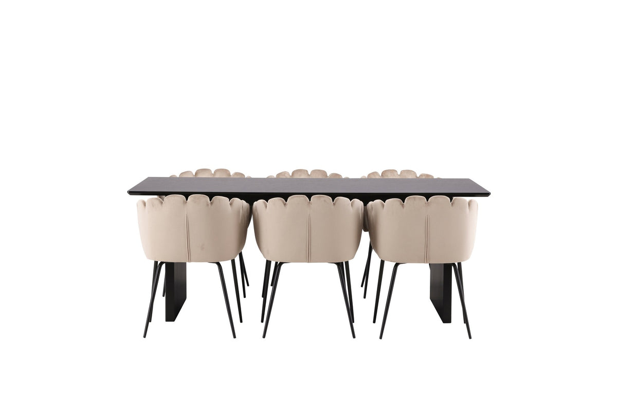 Esszimmerset aus rechteckigem MDF-Tisch in Rauchschwarz mit sechs Limhamn-Stühlen, beiger Samtbezug, muschelförmige Rückenlehne, schwarze Metallbeine.