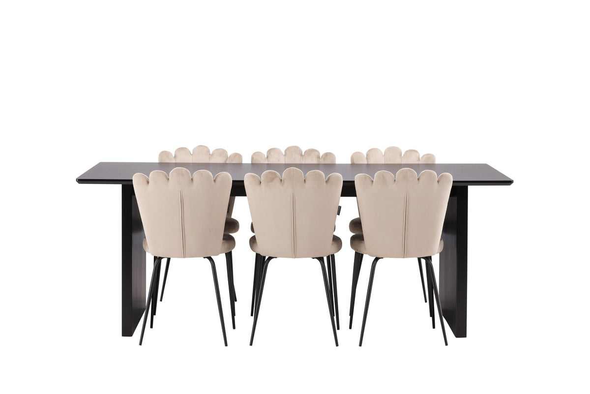 Esszimmerset aus rechteckigem MDF-Tisch in Rauchschwarz mit sechs Limhamn-Stühlen, beiger Samtbezug, muschelförmige Rückenlehne, schwarze Metallbeine.