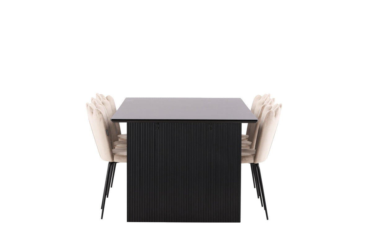 Esszimmerset aus rechteckigem MDF-Tisch in Rauchschwarz mit sechs Limhamn-Stühlen, beiger Samtbezug, muschelförmige Rückenlehne, schwarze Metallbeine.