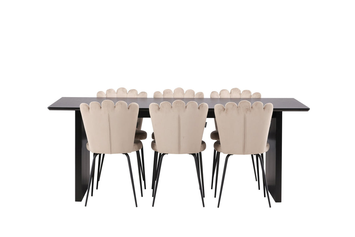 Esszimmerset aus rechteckigem MDF-Tisch in Rauchschwarz mit sechs Limhamn-Stühlen, beiger Samtbezug, muschelförmige Rückenlehne, schwarze Metallbeine.