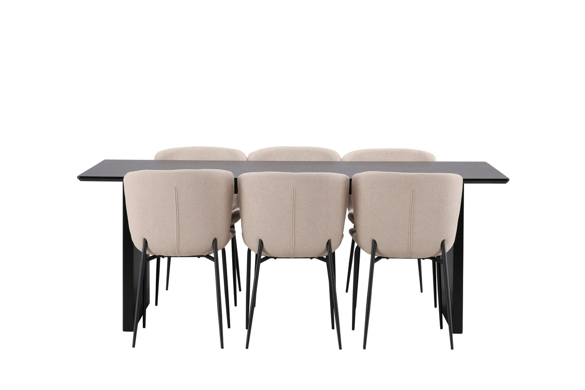 Esszimmerset aus rechteckigem MDF-Tisch in Rauchschwarz mit sechs Limhamn-Stühlen, beiger Samtbezug, muschelförmige Rückenlehne, schwarze Metallbeine.