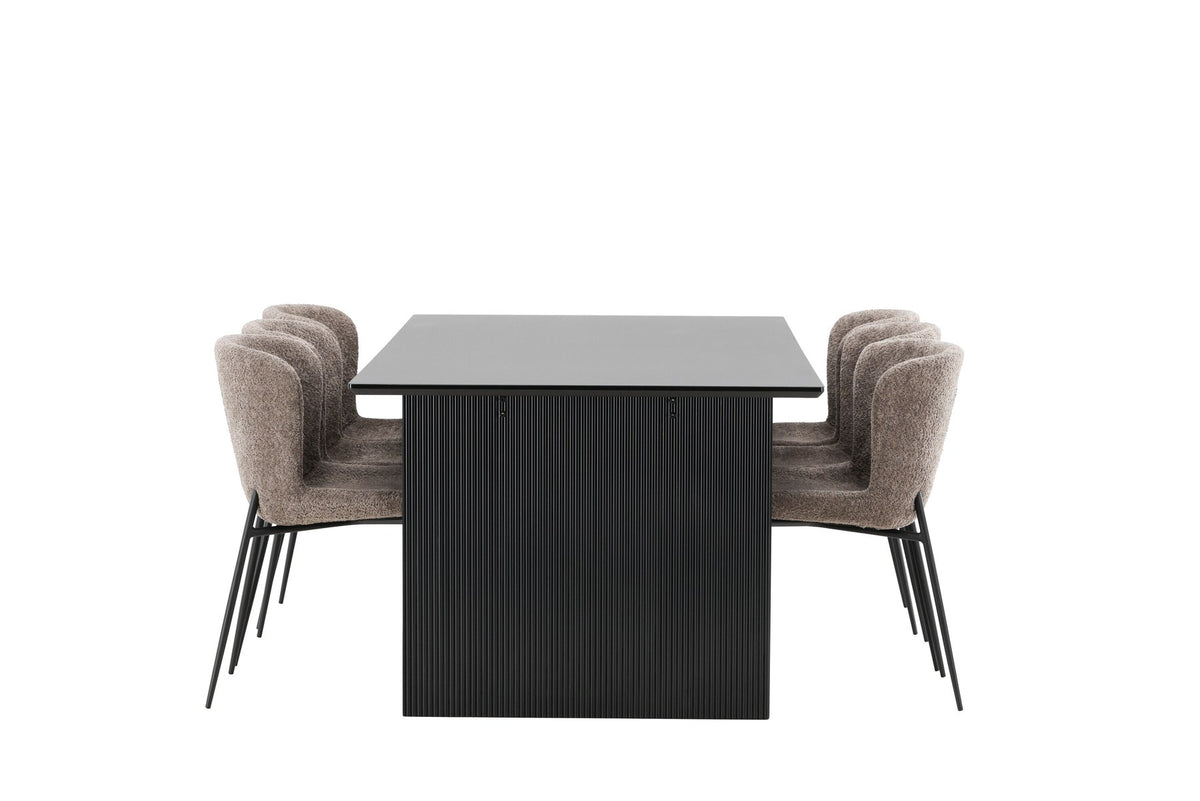 Esszimmerset aus rechteckigem MDF-Tisch in Rauchschwarz mit sechs Limhamn-Stühlen, beiger Samtbezug, muschelförmige Rückenlehne, schwarze Metallbeine.