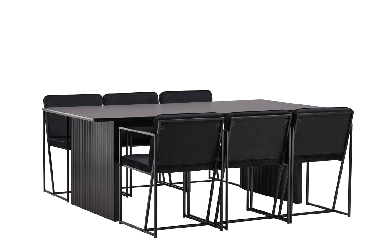 Esszimmerset aus rechteckigem MDF-Tisch in Rauchschwarz mit sechs Limhamn-Stühlen, beiger Samtbezug, muschelförmige Rückenlehne, schwarze Metallbeine.
