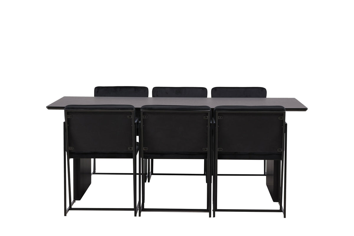 Esszimmerset aus rechteckigem MDF-Tisch in Rauchschwarz mit sechs Limhamn-Stühlen, beiger Samtbezug, muschelförmige Rückenlehne, schwarze Metallbeine.
