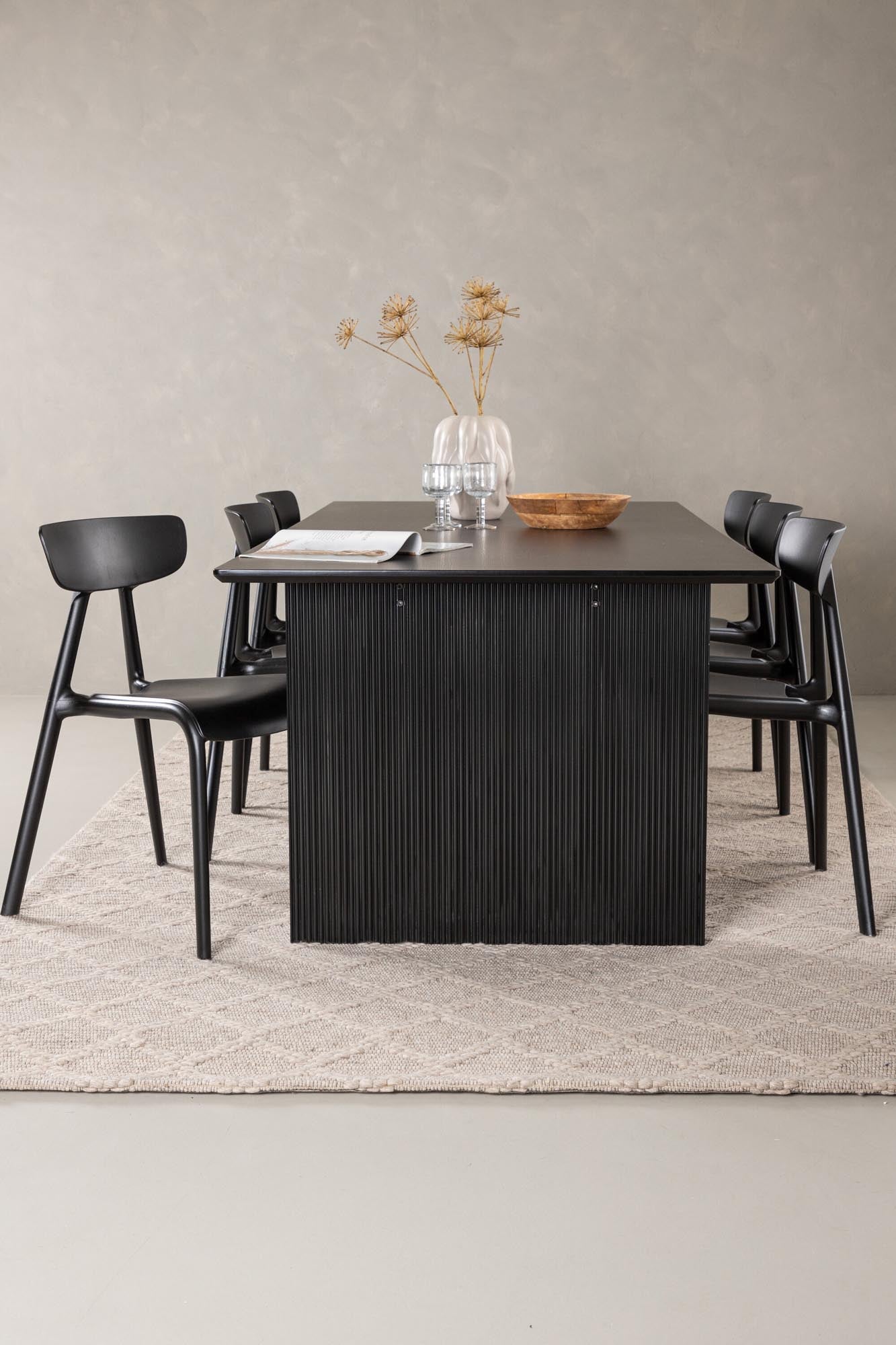 Modernes Vail Esszimmerset + Ursholmen 200cm/6St. von Venture Home: Funktionalität trifft skandinavisches Design für unvergessliche Essmomente.