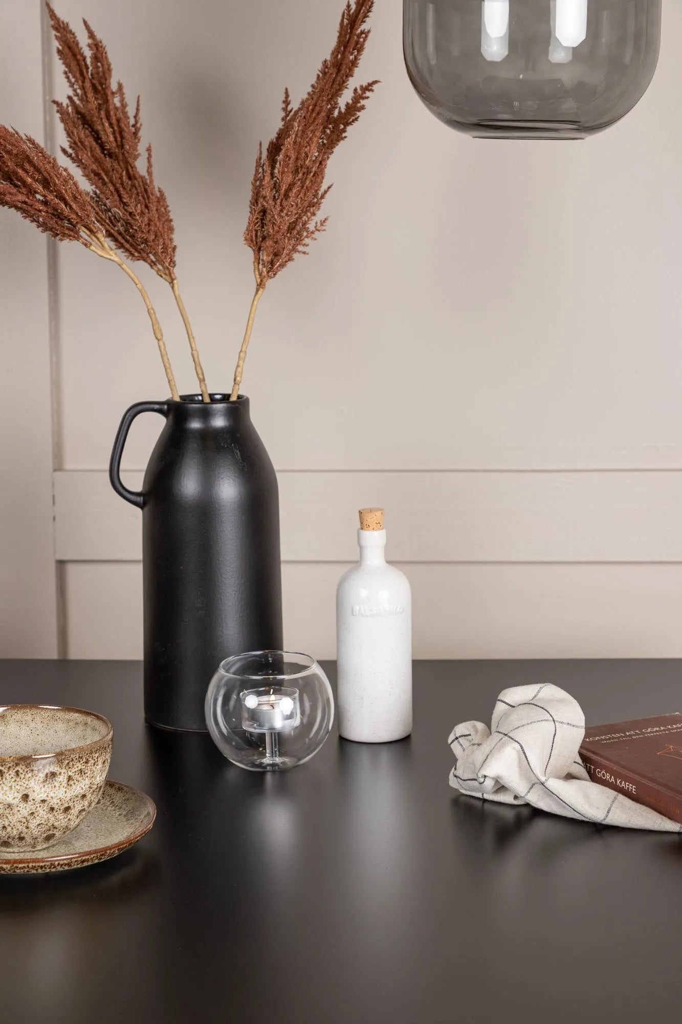 Modernes Tempe Esszimmerset mit Montros Stühlen von Venture Home.