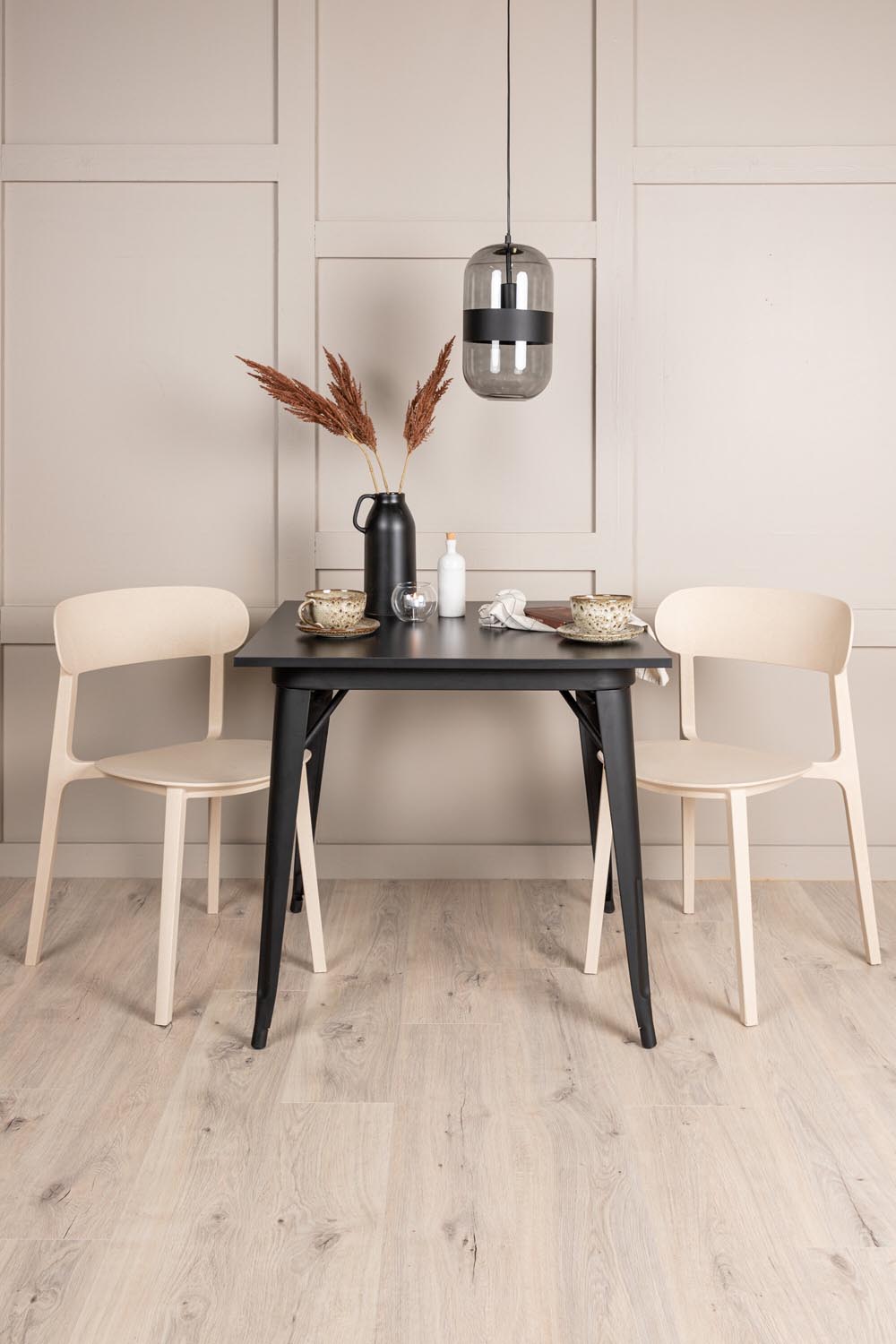 Tempe Esstisch + 2 x Åstol Esszimmerstuhl in  präsentiert im Onlineshop von KAQTU Design AG. Esszimmerset ist von Venture Home