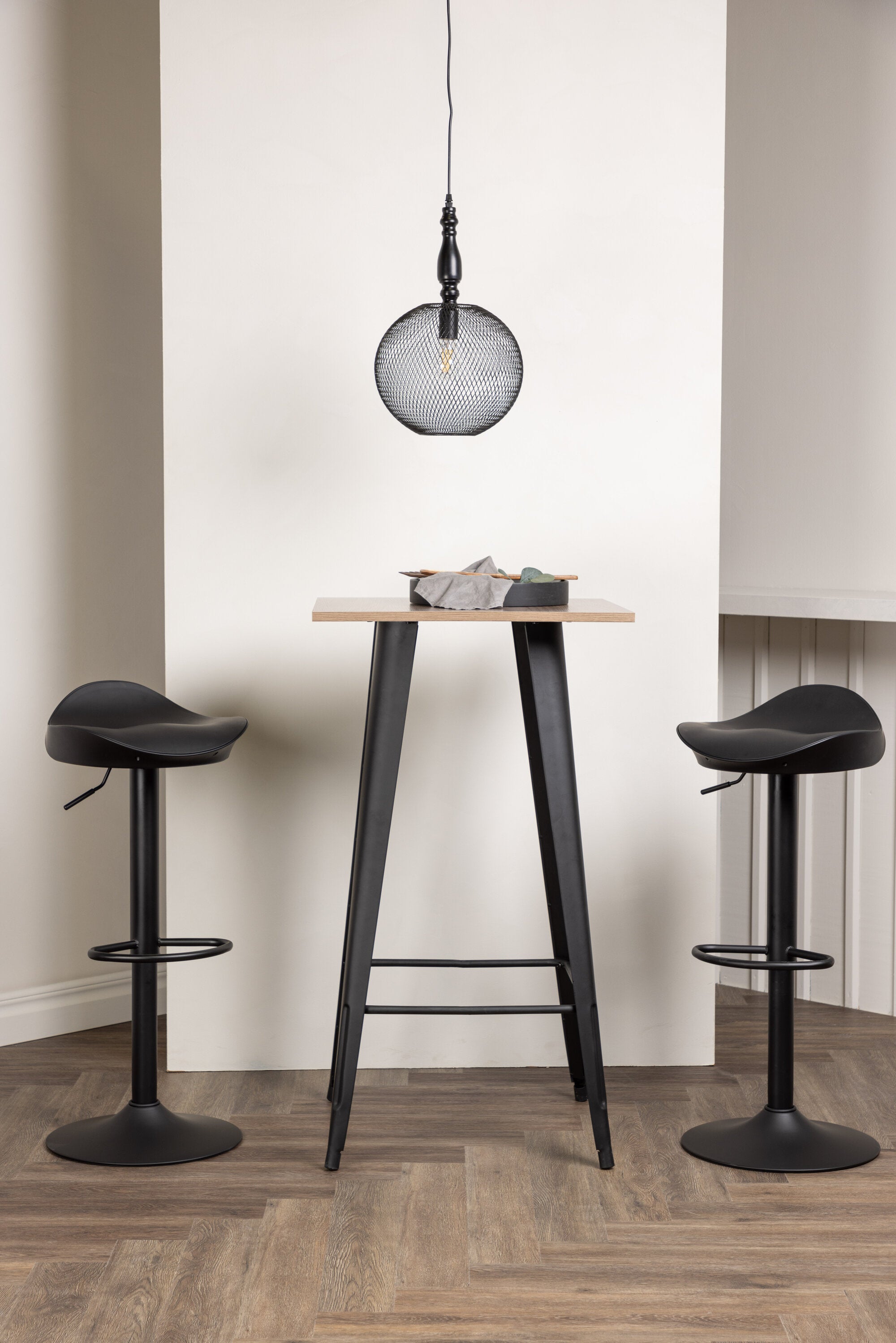 Tempe Barset + Adesto 60cm/2St. in Schwarz präsentiert im Onlineshop von KAQTU Design AG. Bartischset ist von Venture Home