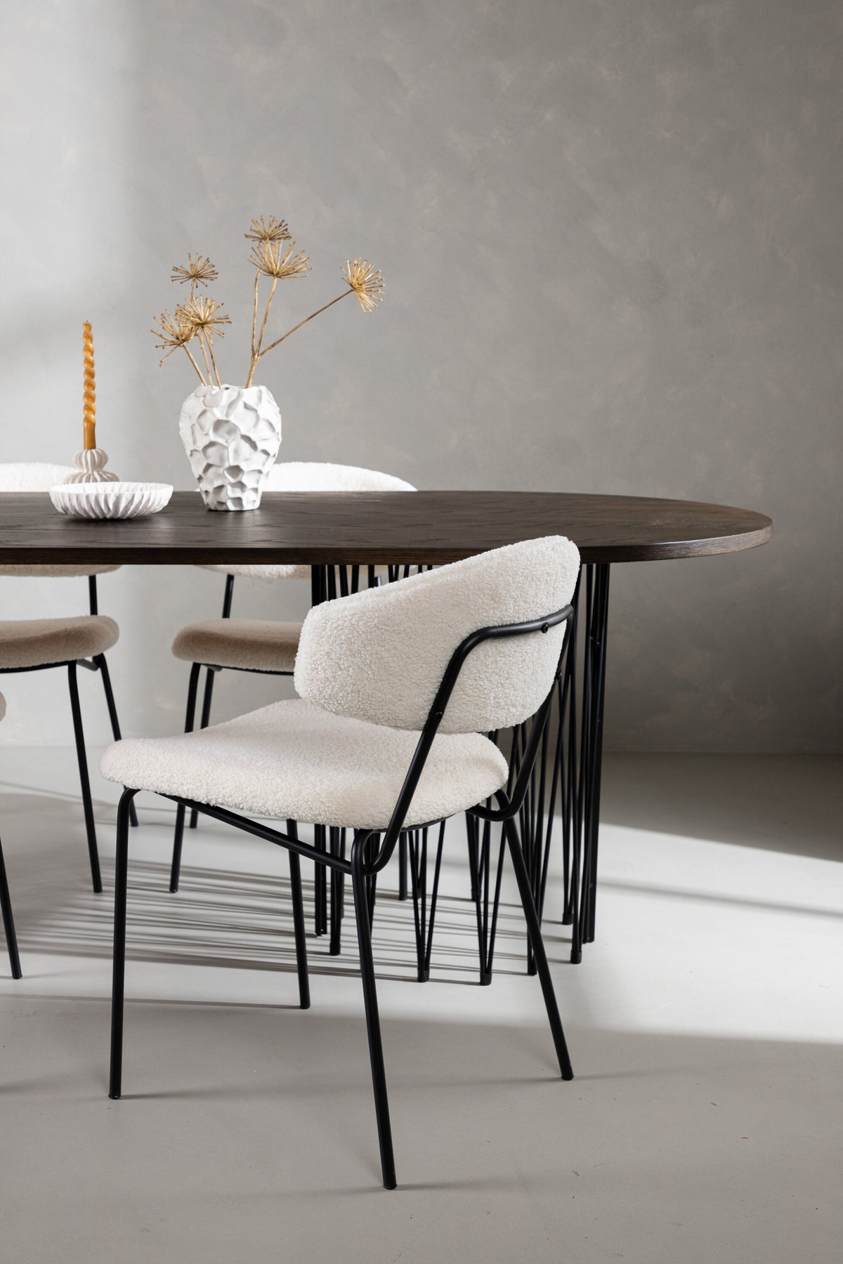 Stone Esszimmerset + Chico 220cm/4St. in Weiss präsentiert im Onlineshop von KAQTU Design AG. Esszimmerset ist von Venture Home