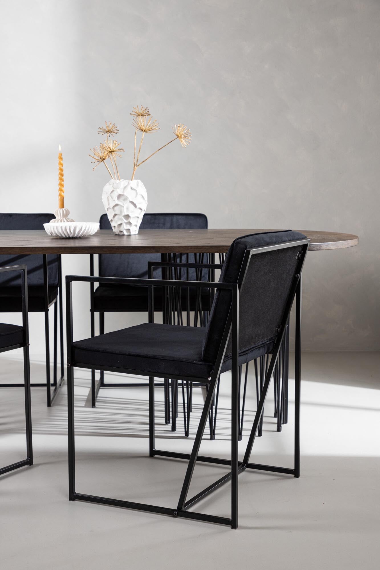 Entdecken Sie das elegante Stone Esszimmerset + Richmond 220cm/4St. von Venture Home. Ideal für stilvolle Essbereiche, vereint es modernes Design mit hohem Komfort.