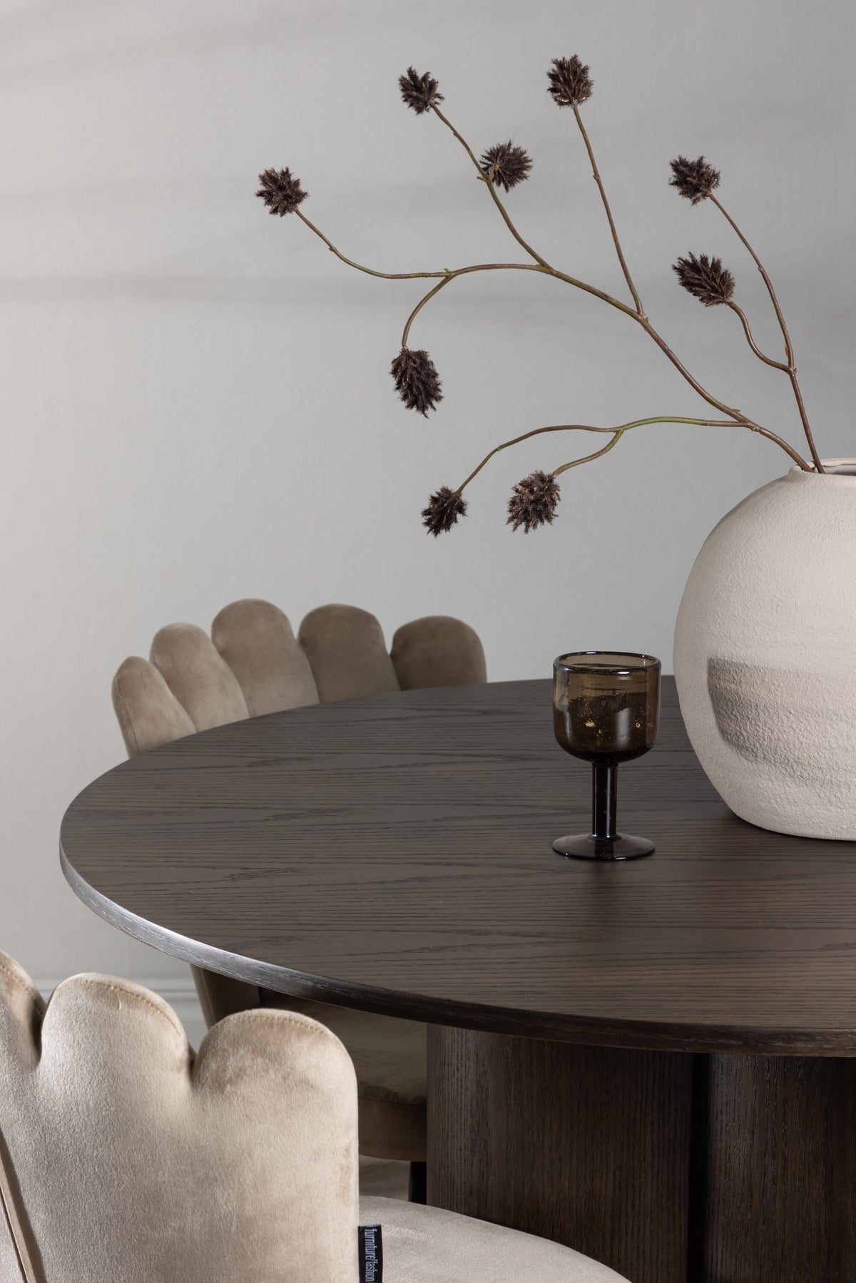 Olivia Esszimmer Set + Limhamn Light ⌀110cm/4St. in Braun / Beige präsentiert im Onlineshop von KAQTU Design AG. Esszimmerset ist von Venture Home