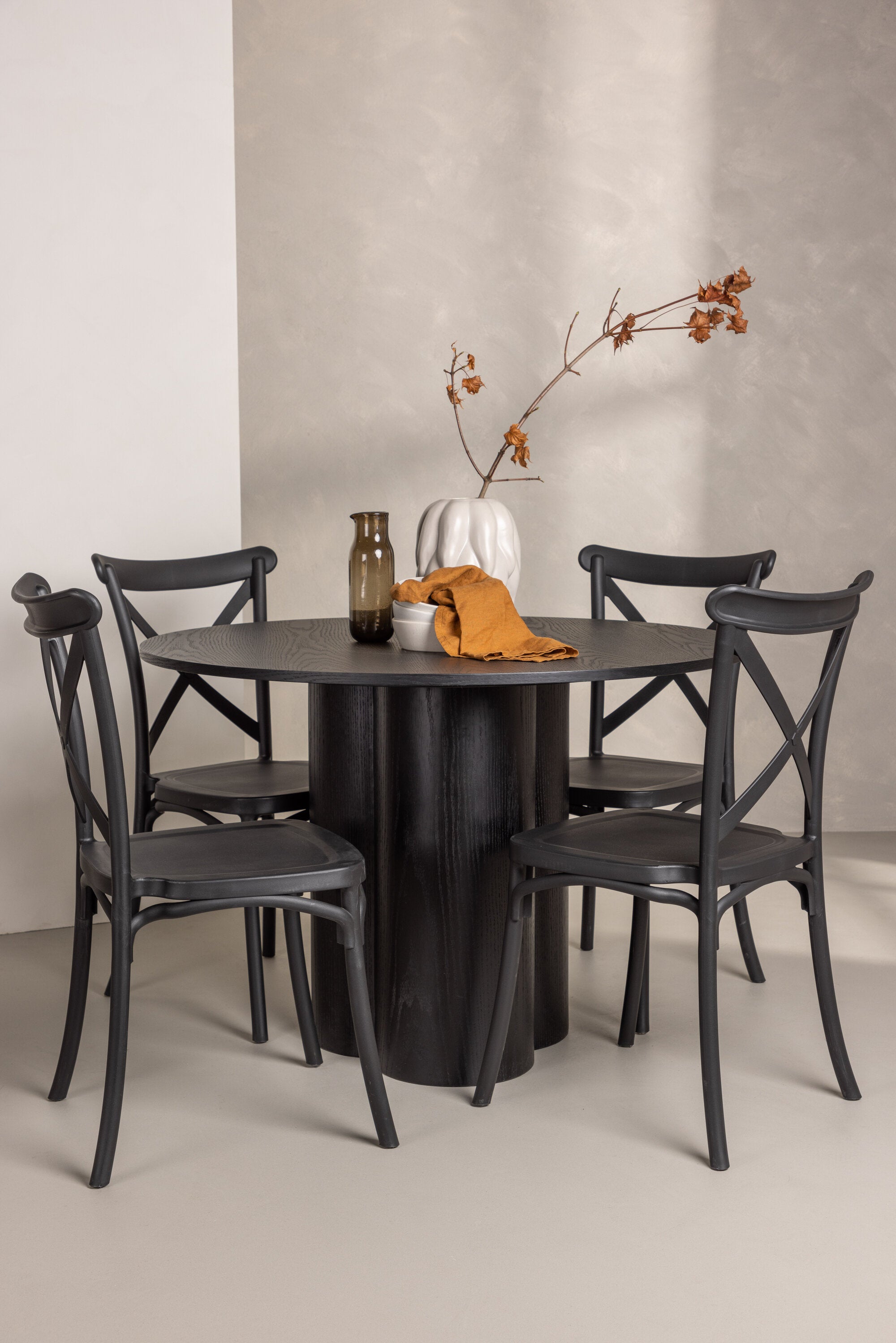 Olivia Esszimmer Set + Crosett ⌀110cm/4St. in Schwarz präsentiert im Onlineshop von KAQTU Design AG. Esszimmerset ist von Venture Home