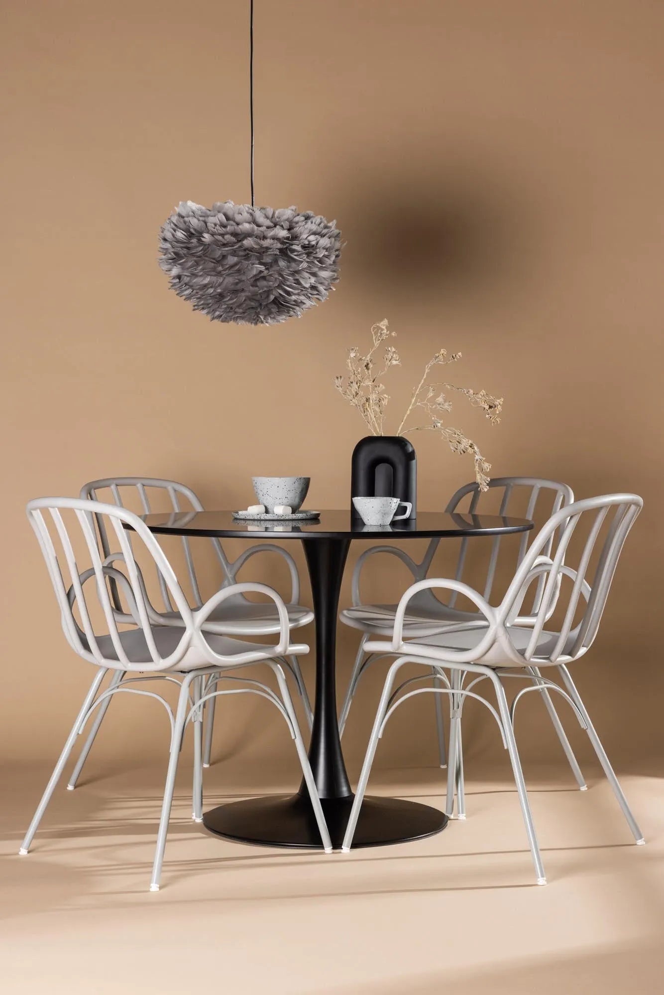 Elegantes Glade Esszimmerset mit Dyrön Tisch, 100cm, 4 Stühle.