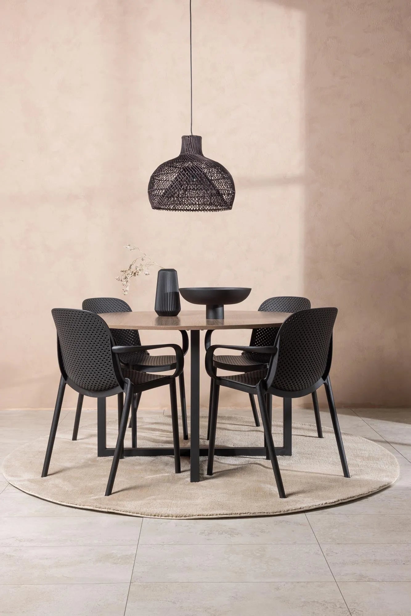 Elegantes Esszimmerset für 4: Stilvoller Komfort von Venture Home.