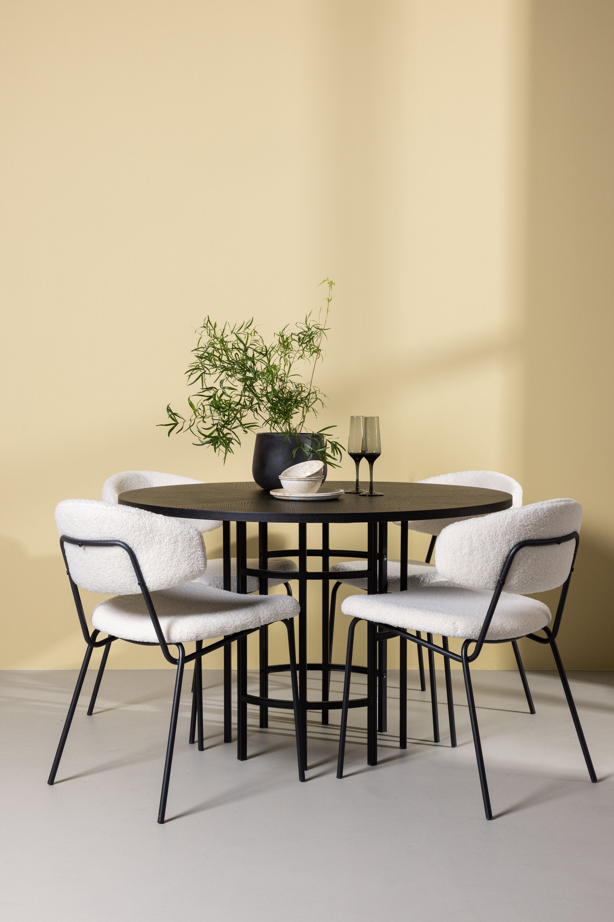 Esszimmerset Copenhagen + Chico ⌀115cm/4St. in Weiss / Schwarz präsentiert im Onlineshop von KAQTU Design AG. Esszimmerset ist von Venture Home