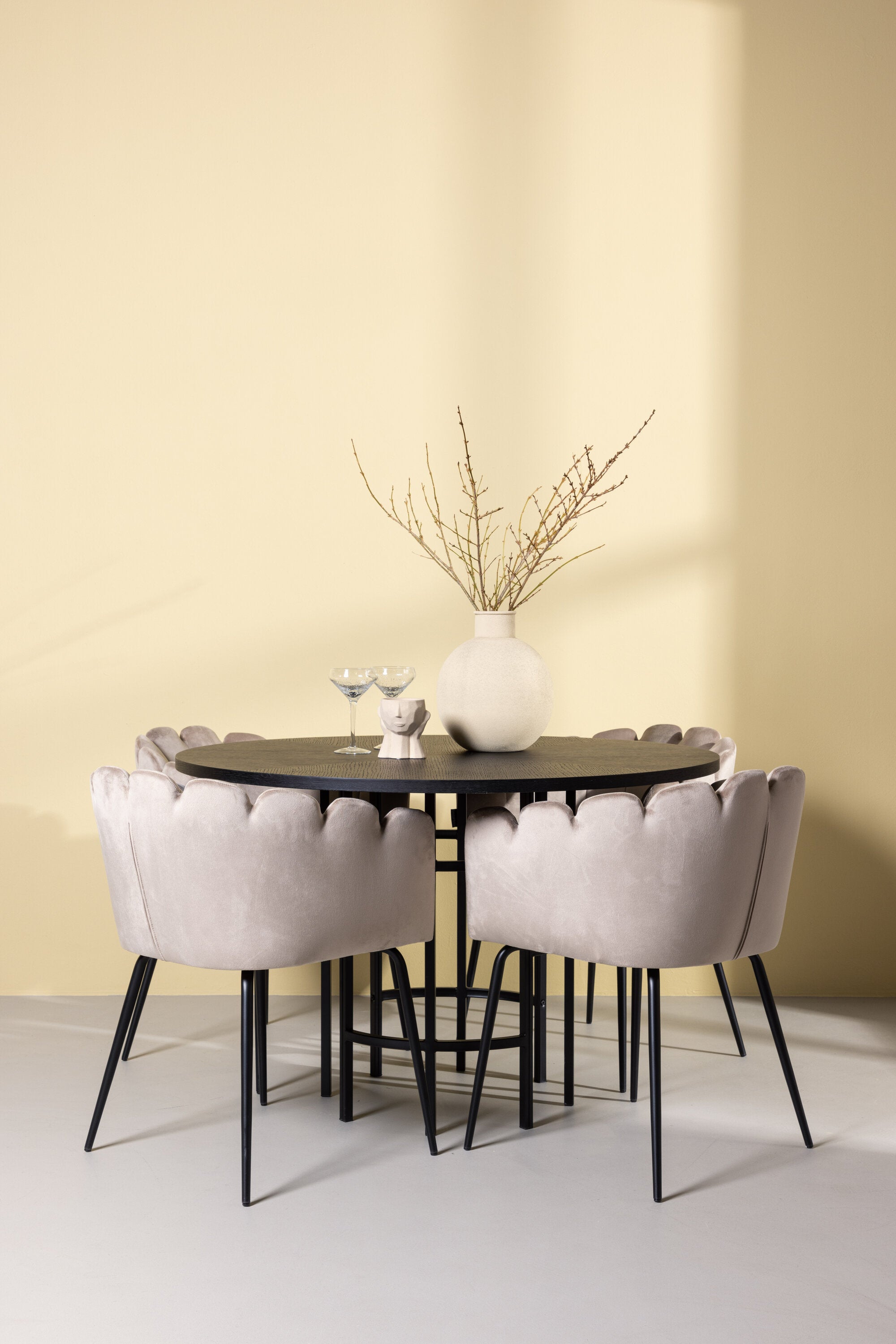 Esszimmerset Copenhagen + Limhamn ⌀115cm/4St. in Schwarz / Beige präsentiert im Onlineshop von KAQTU Design AG. Esszimmerset ist von Venture Home