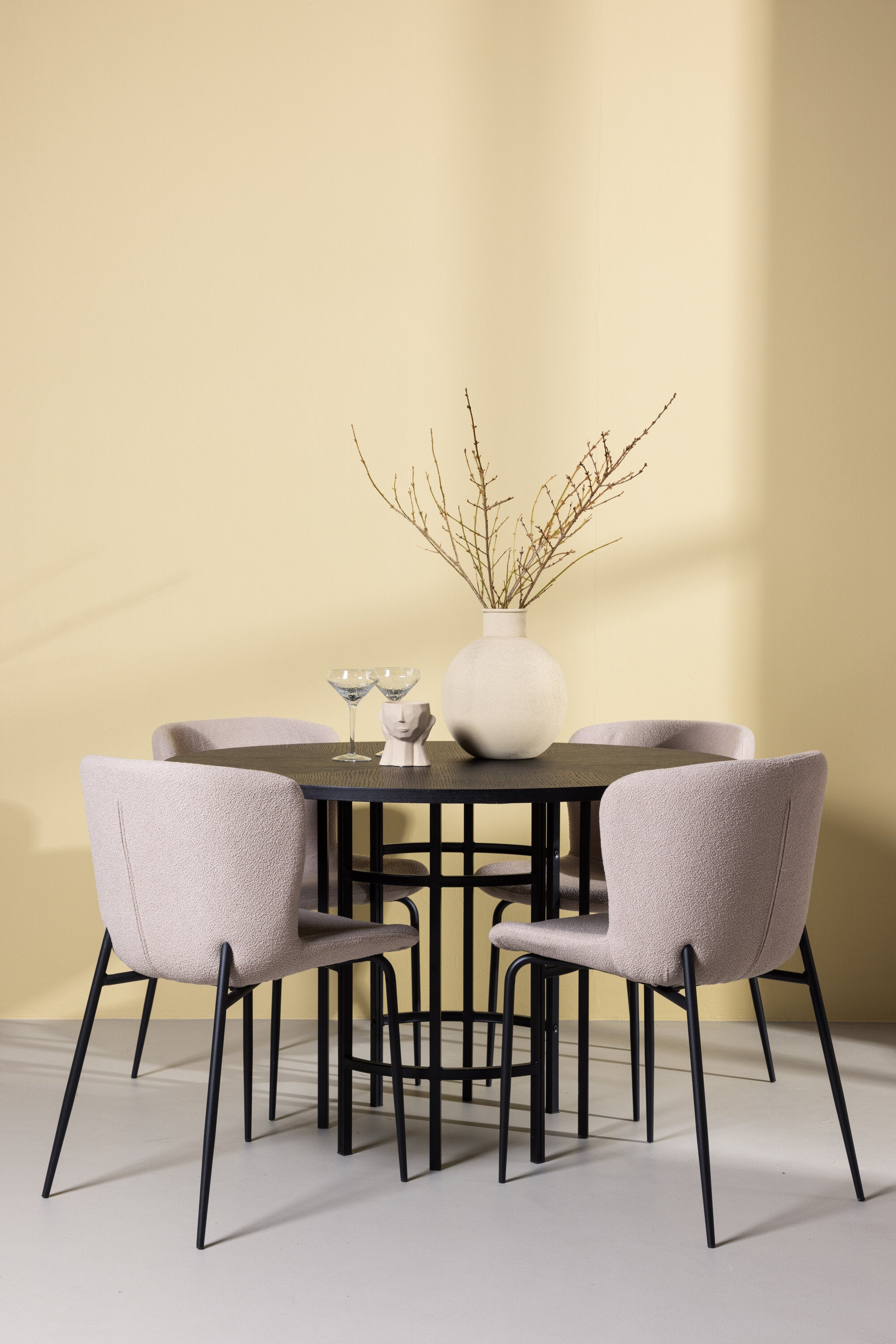 Esszimmerset Copenhagen + Modesto ⌀115cm/4St. in Beige / Schwarz präsentiert im Onlineshop von KAQTU Design AG. Esszimmerset ist von Venture Home